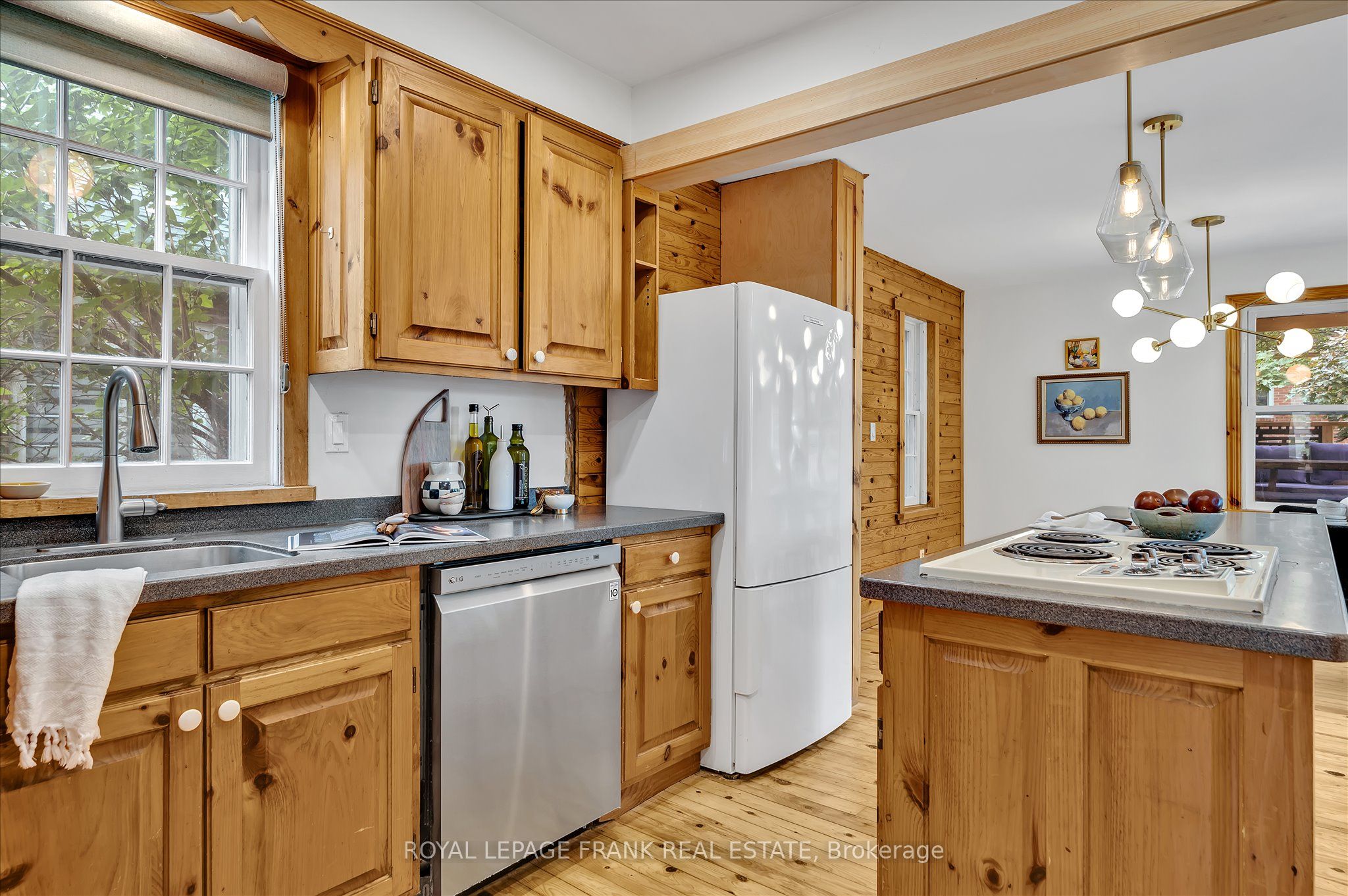 470 Albertus Avenue Property Photo 23