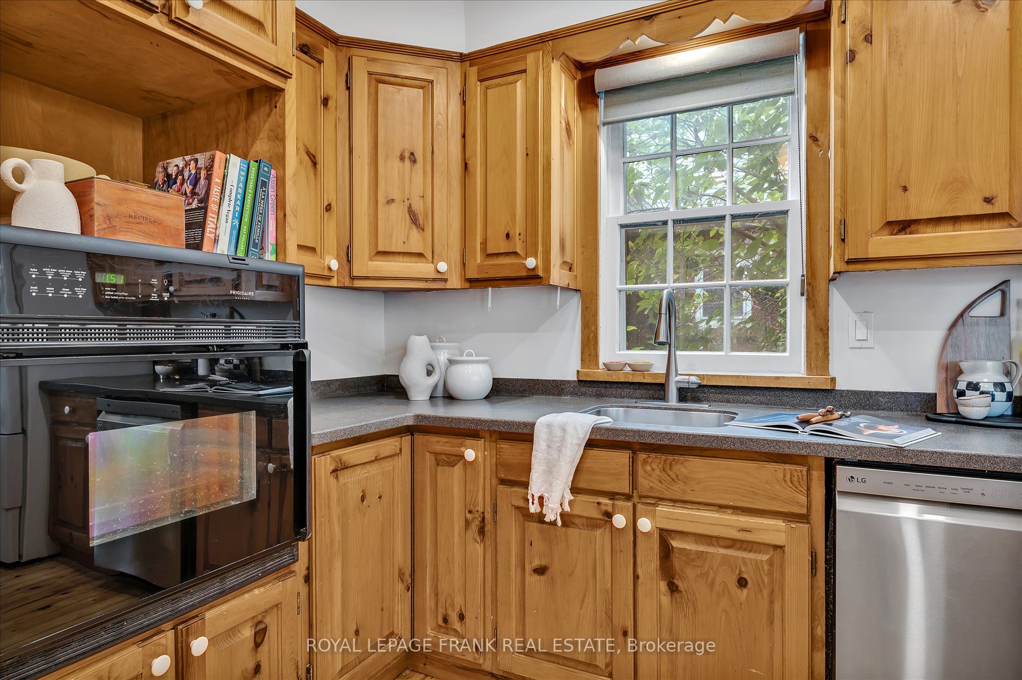 470 Albertus Avenue Property Photo 25