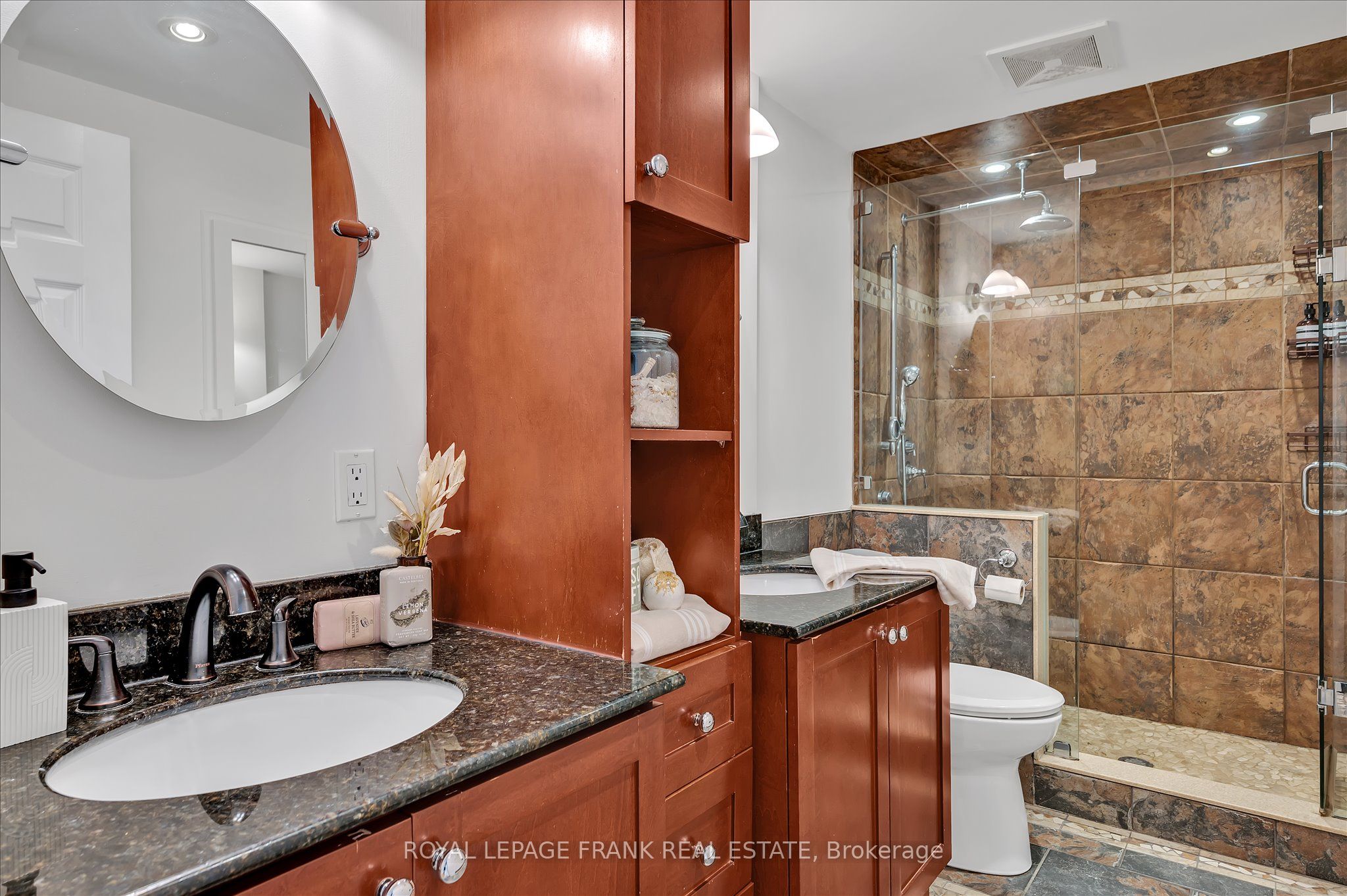 470 Albertus Avenue Property Photo 33