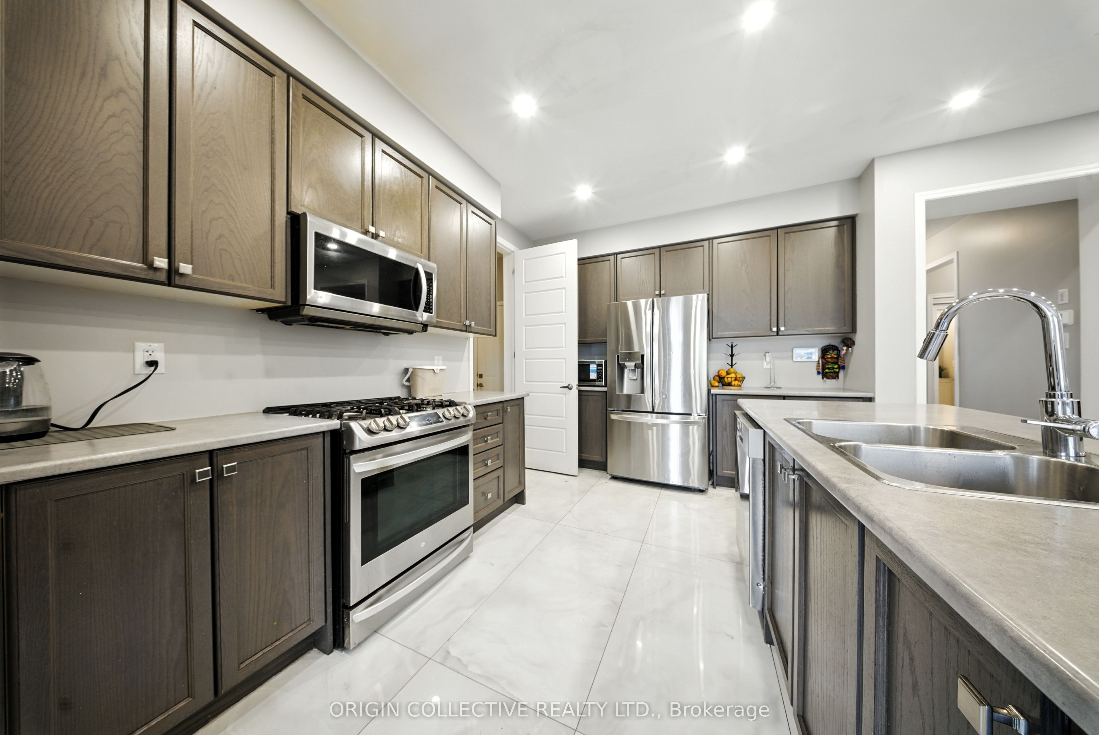 122 Longboat Run West Property Photo 8