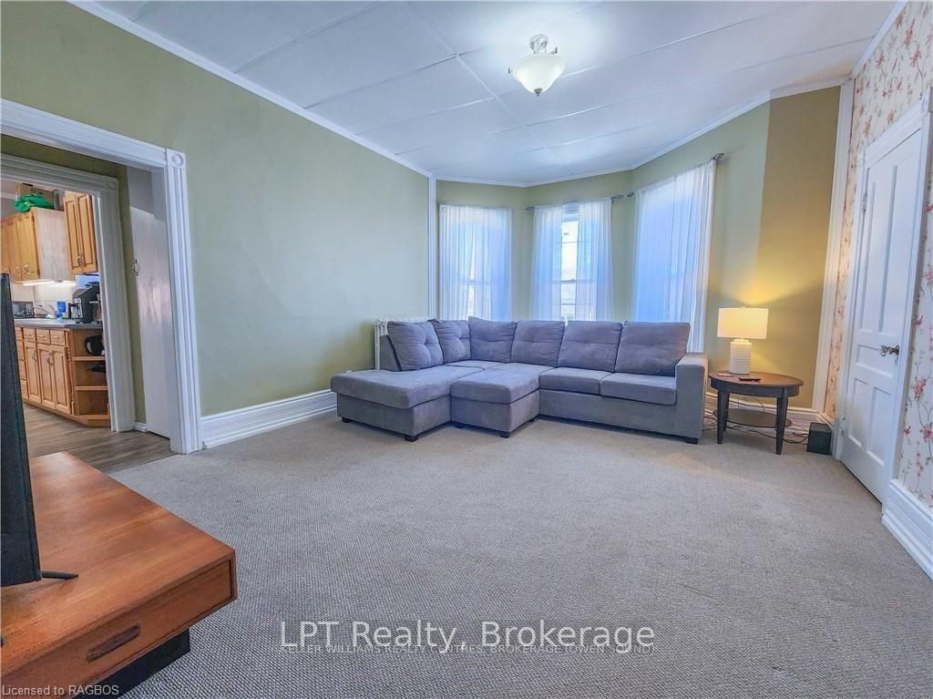 900 2nd Avenue W Property Photo 13