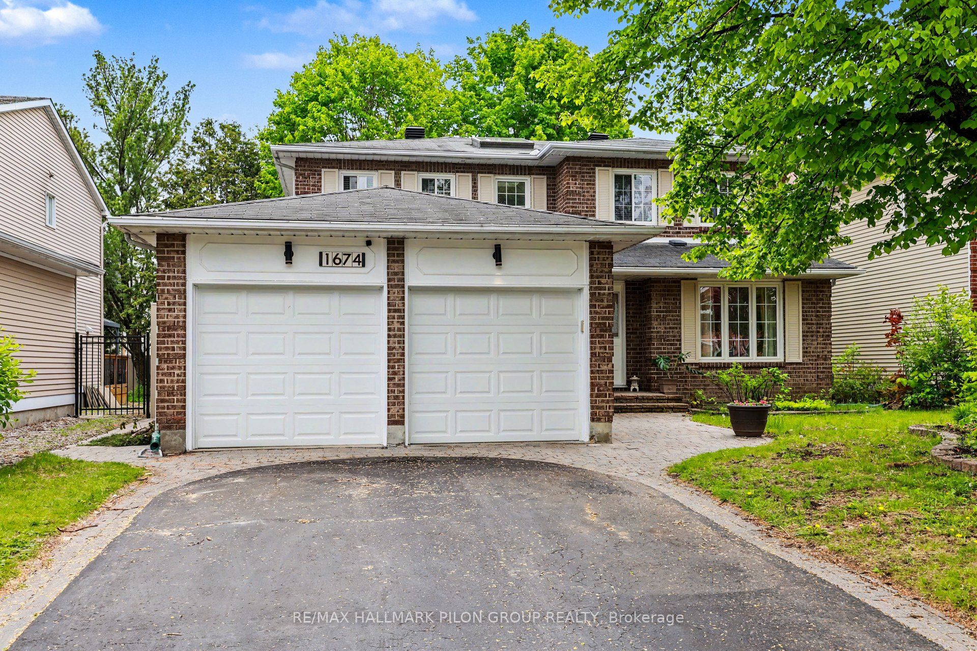 1674 Sansonnet Street Property Photo 1