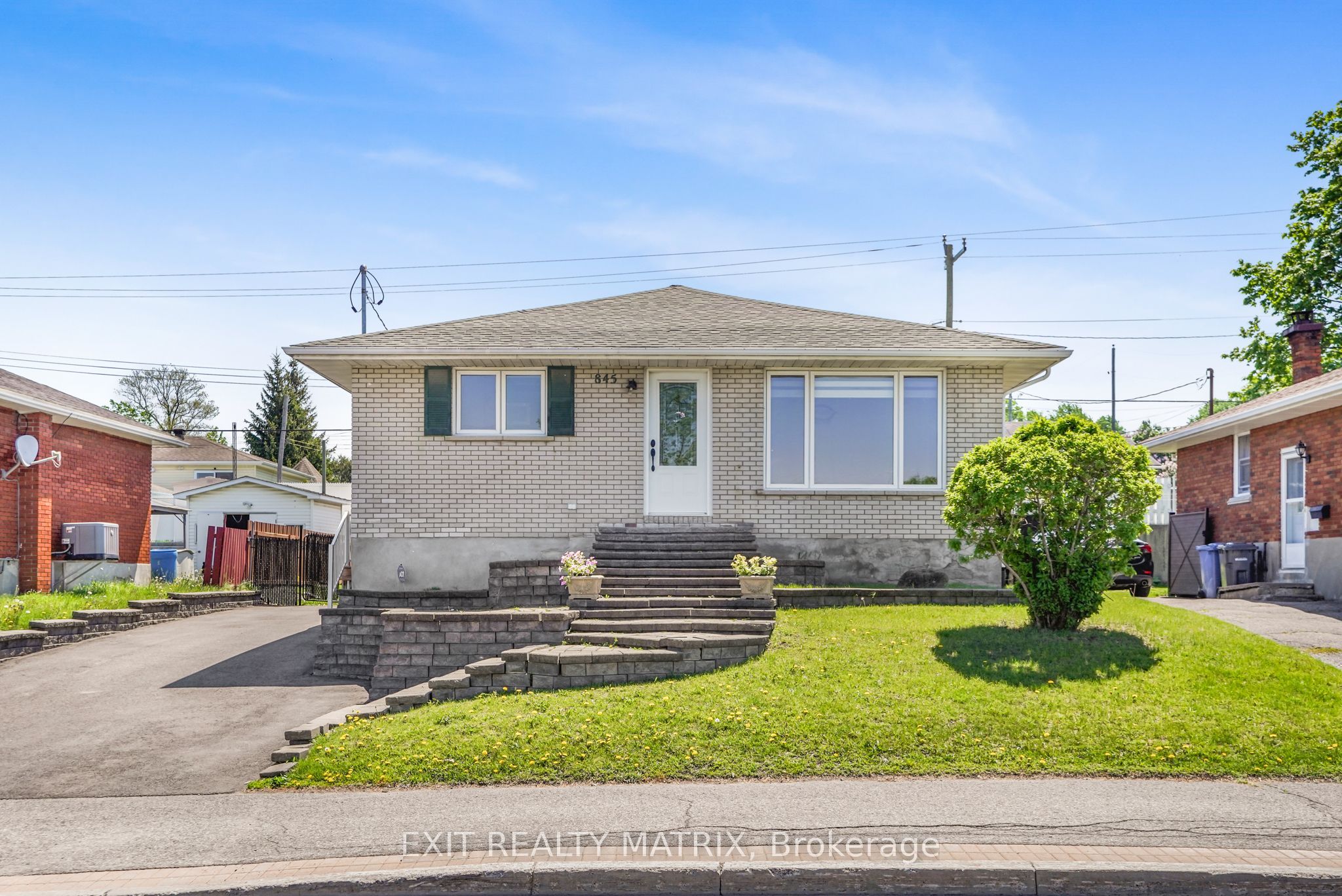 845 Cartier Boulevard Property Photo 1