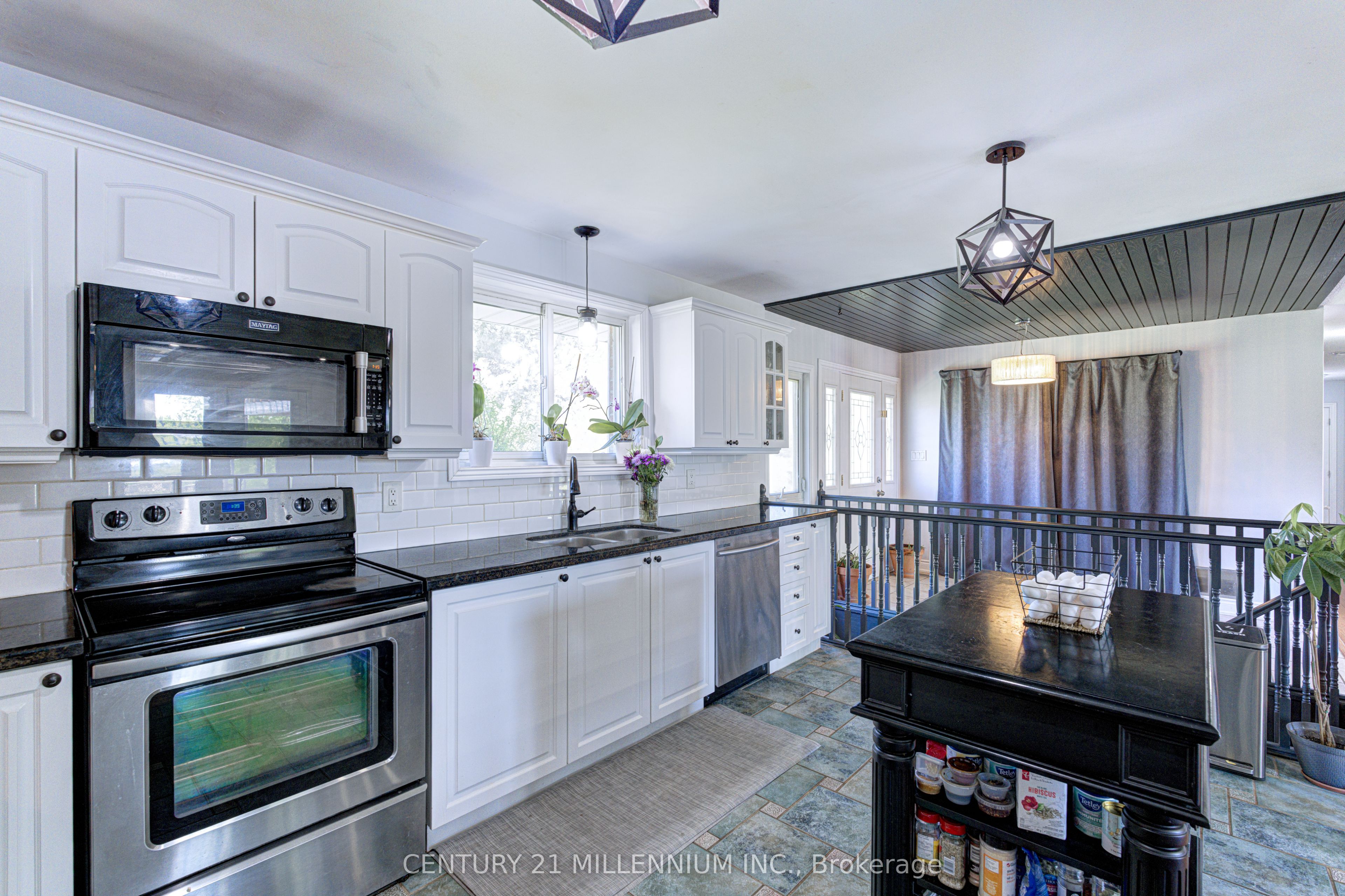 423344 25th Side Road Property Photo 6