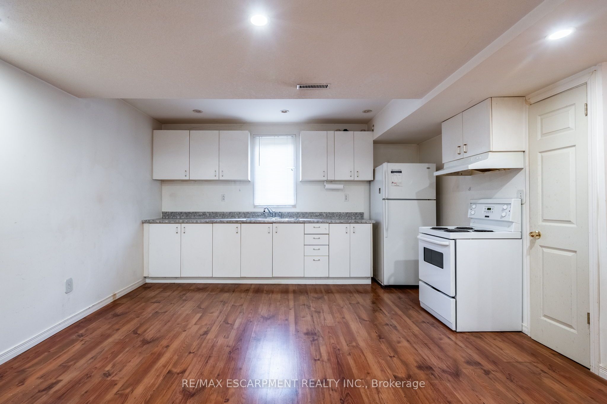 154-156 Freelton Road Property Photo 3