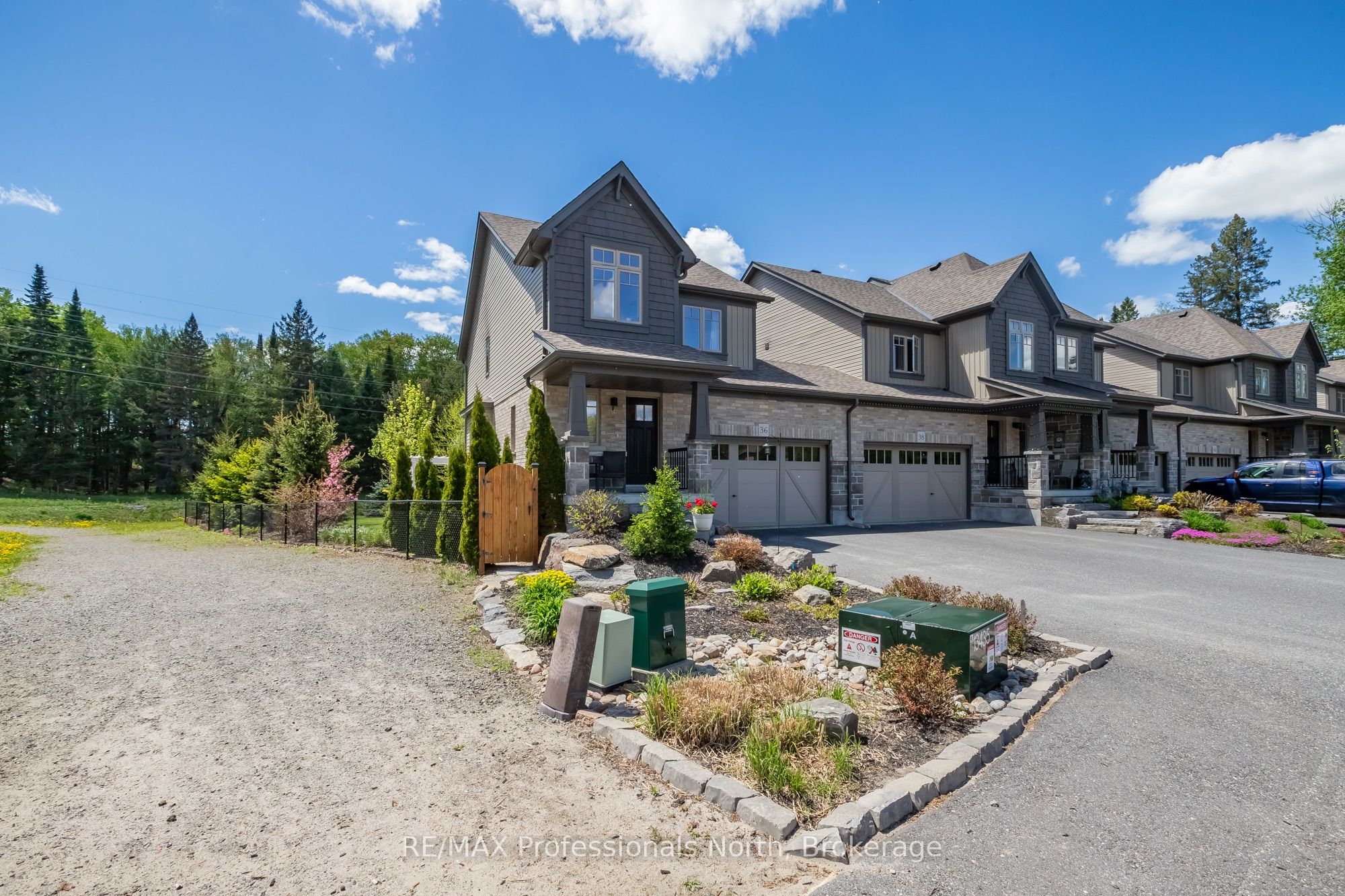 36 Spalding Crescent Property Photo 2