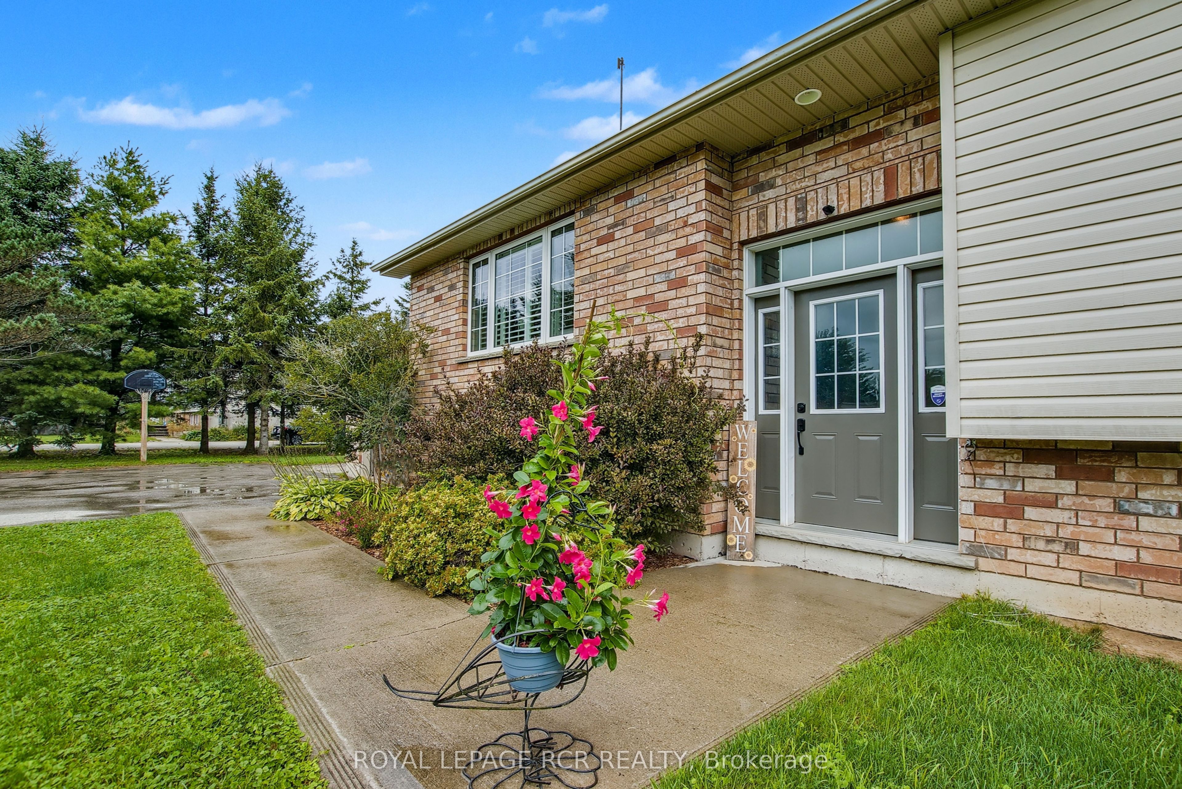 17 Deaken Drive Property Photo 4