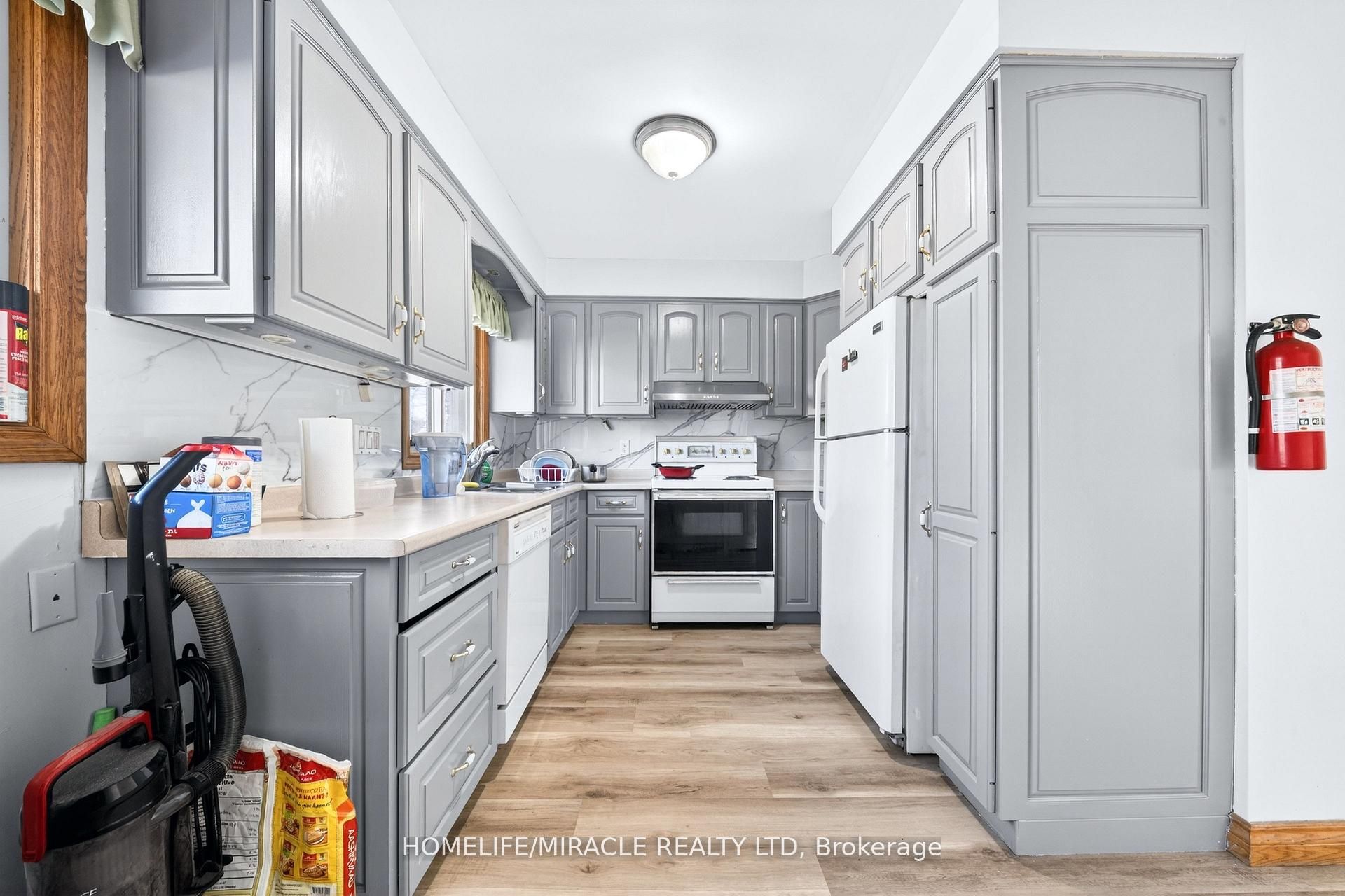 100 West 3rd Street Property Photo 38