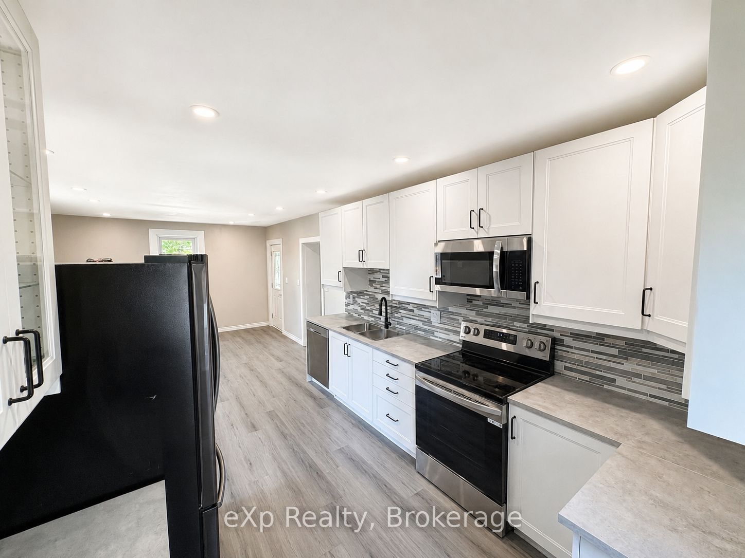 595 9th Street Property Photo 4