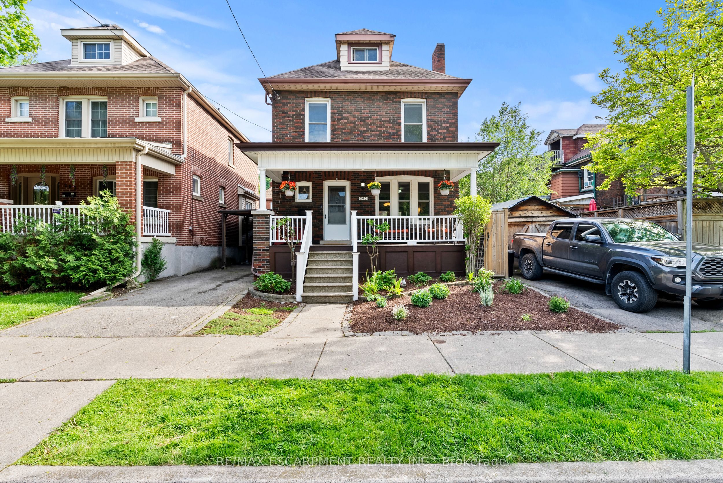 260 STINSON Crescent Property Photo 1