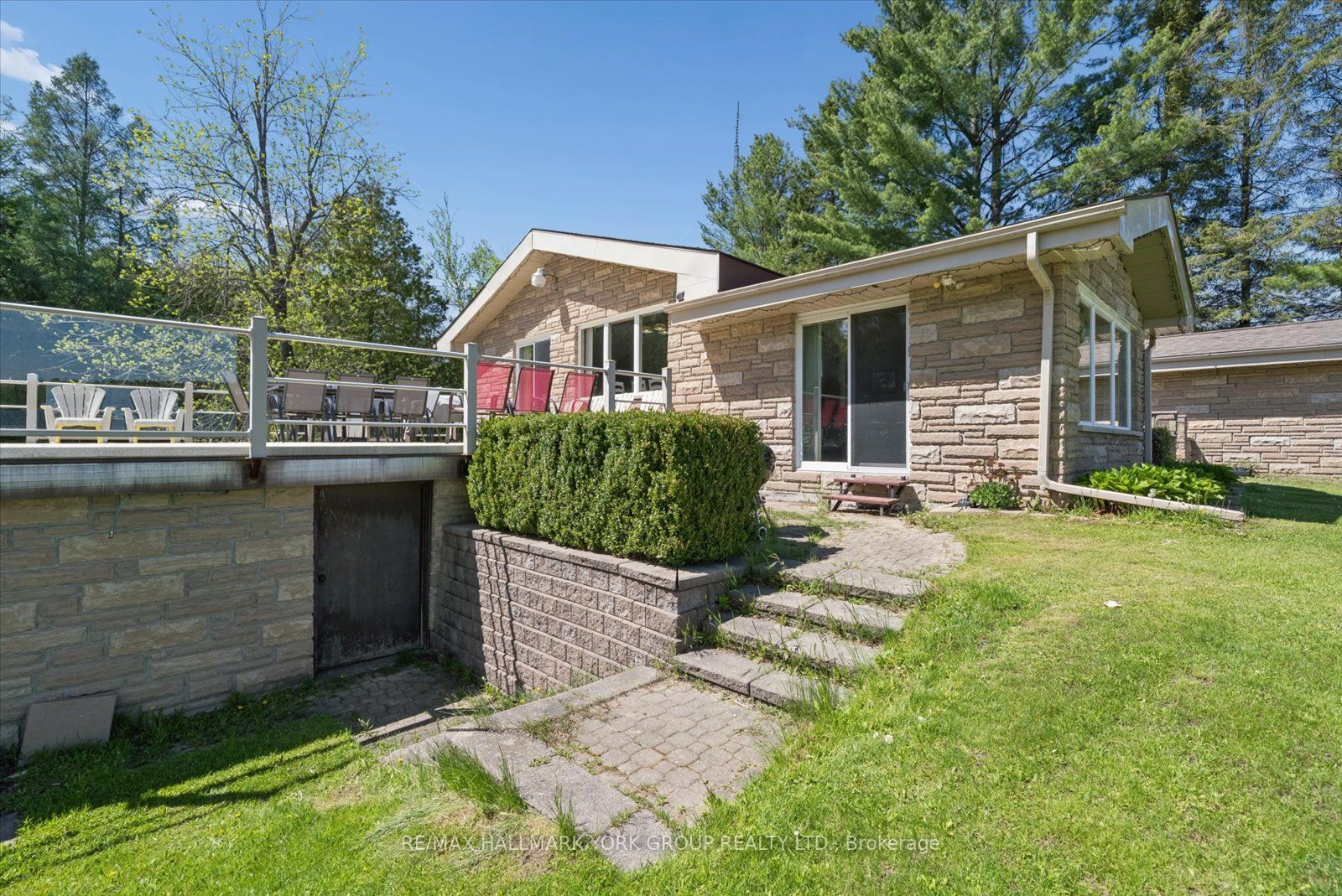 102 Albert Street Property Photo 43