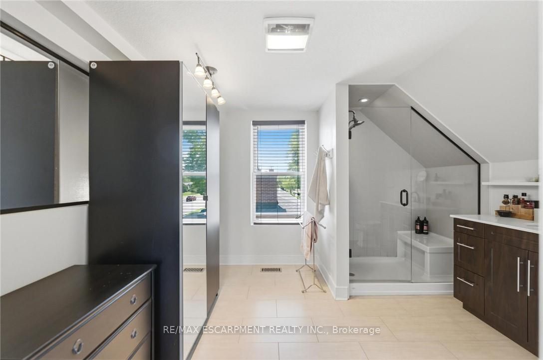 69 Nash Road S Property Photo 18