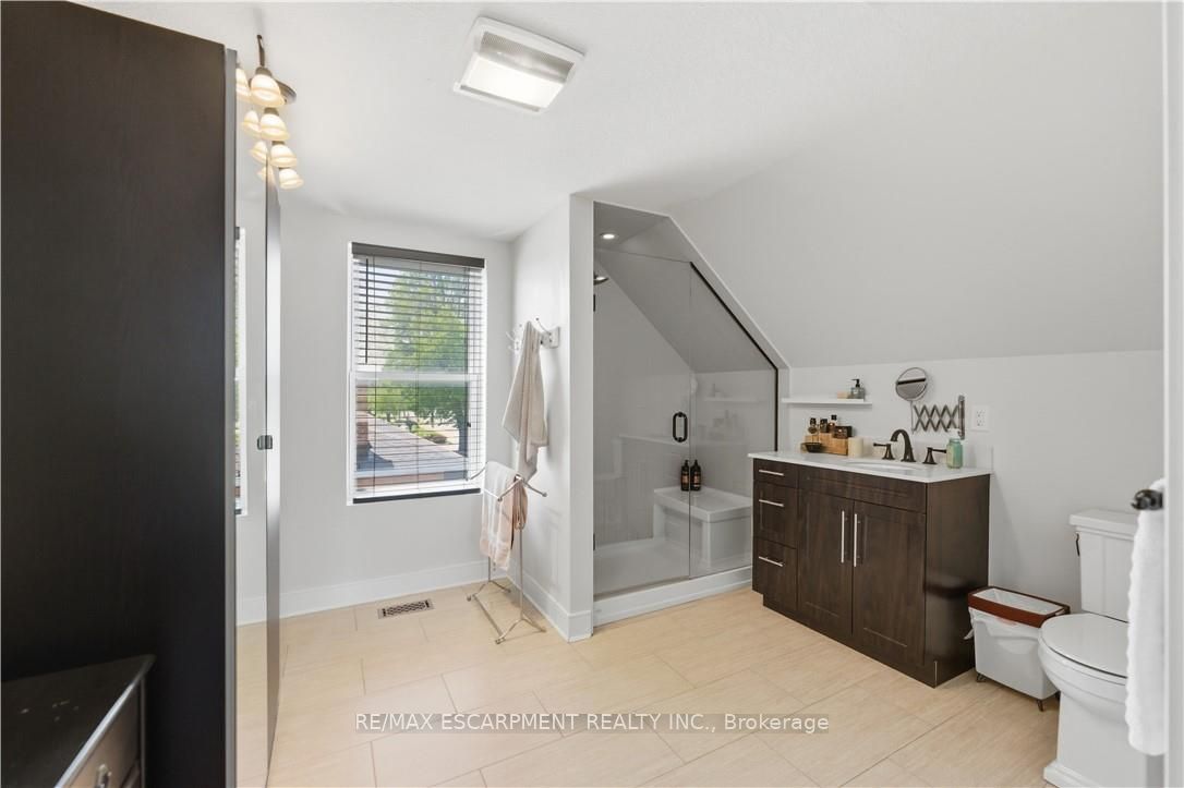 69 Nash Road S Property Photo 19