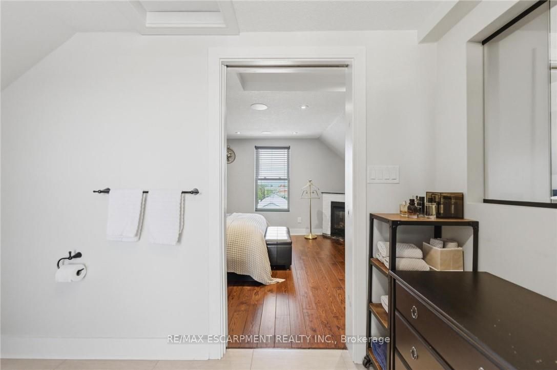 69 Nash Road S Property Photo 20