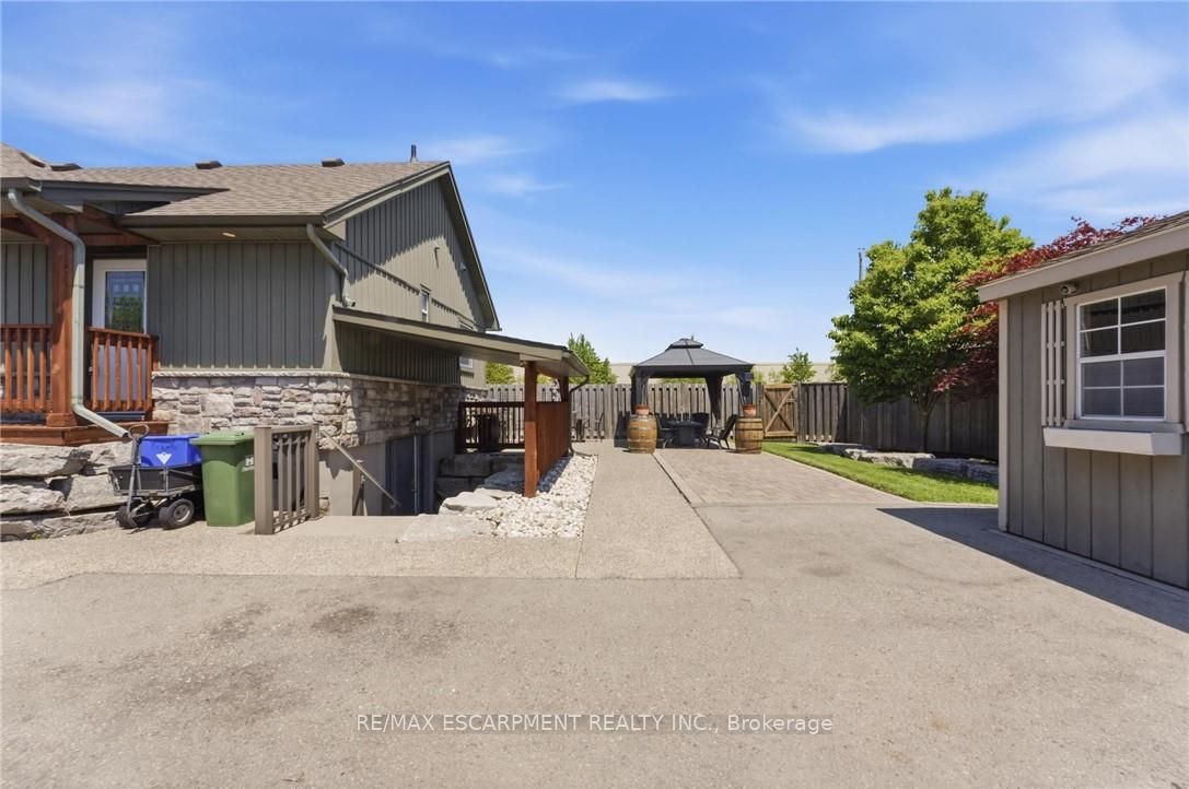 69 Nash Road S Property Photo 32