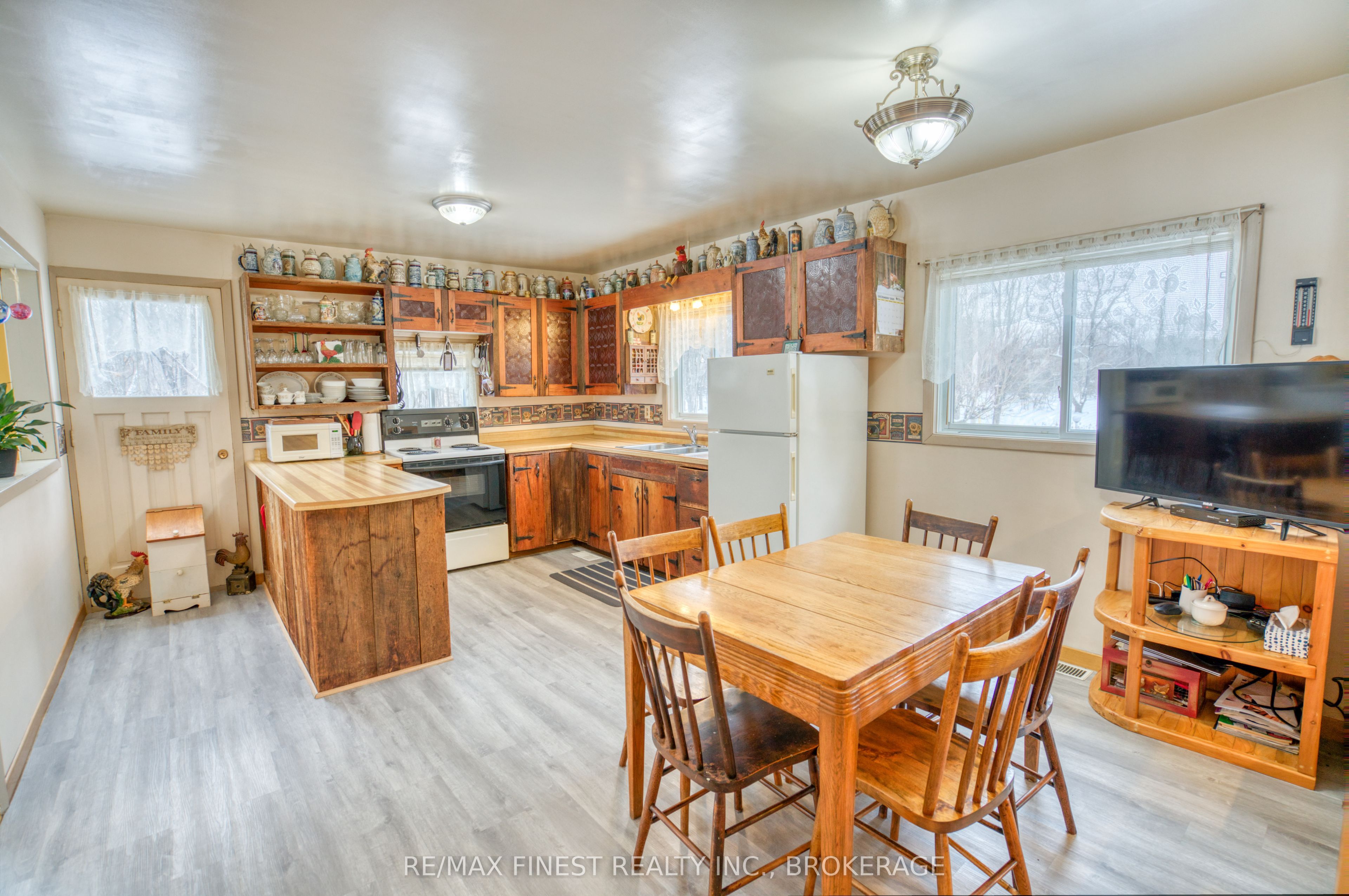 1182 Clement Road Property Photo 8