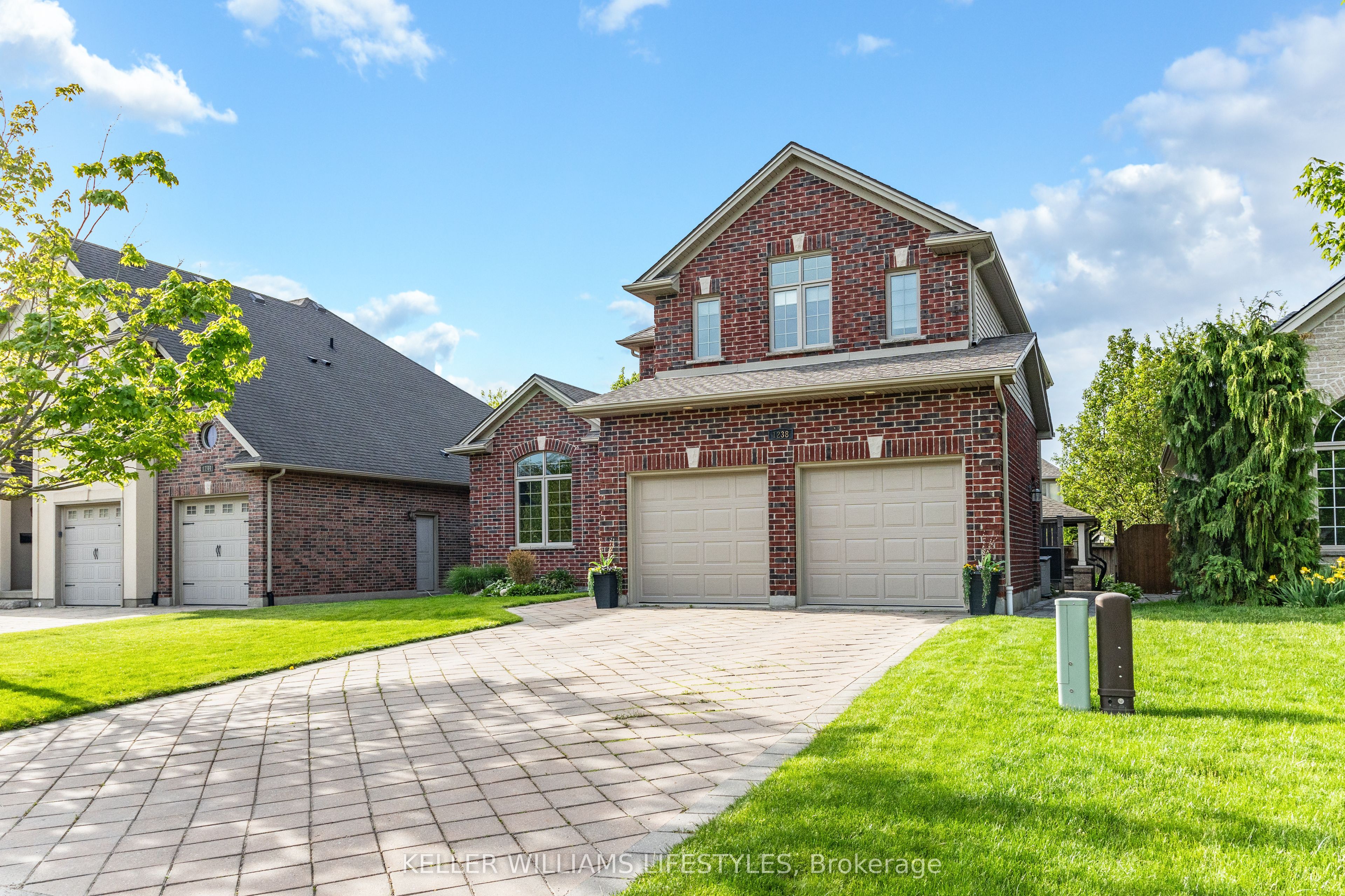 1238 Thamesridge Crescent Property Photo 2