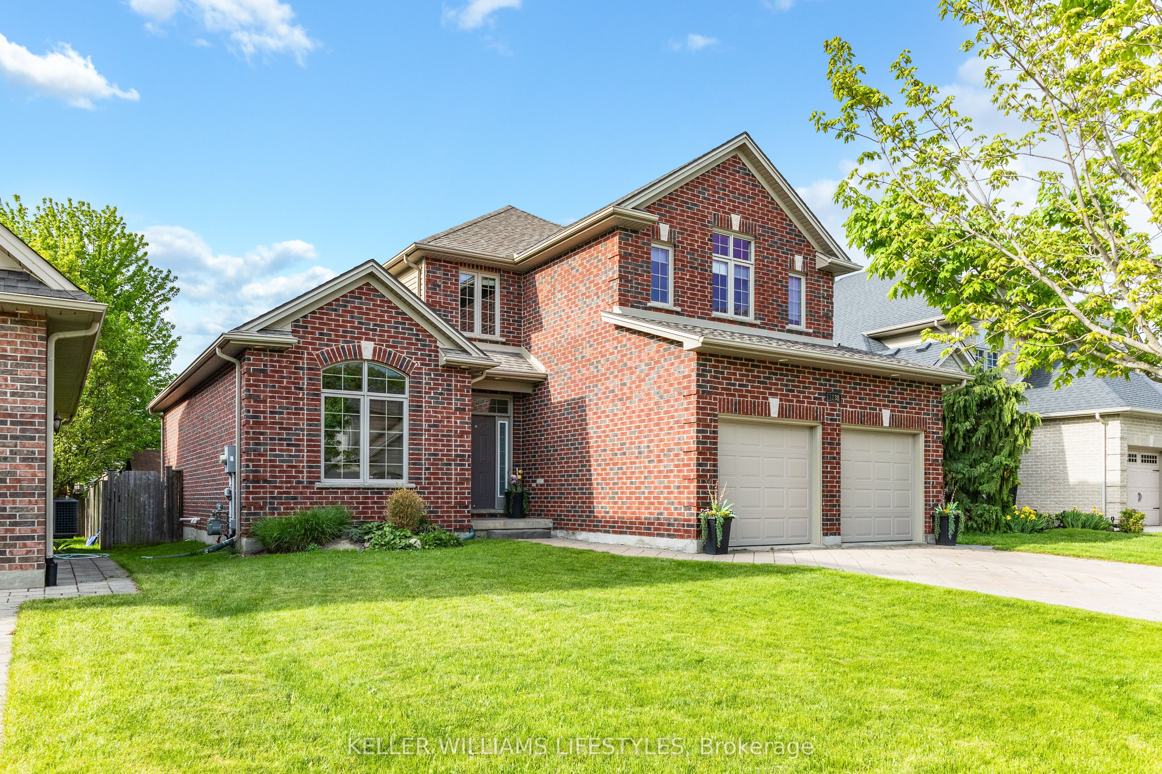 1238 Thamesridge Crescent Property Photo 3