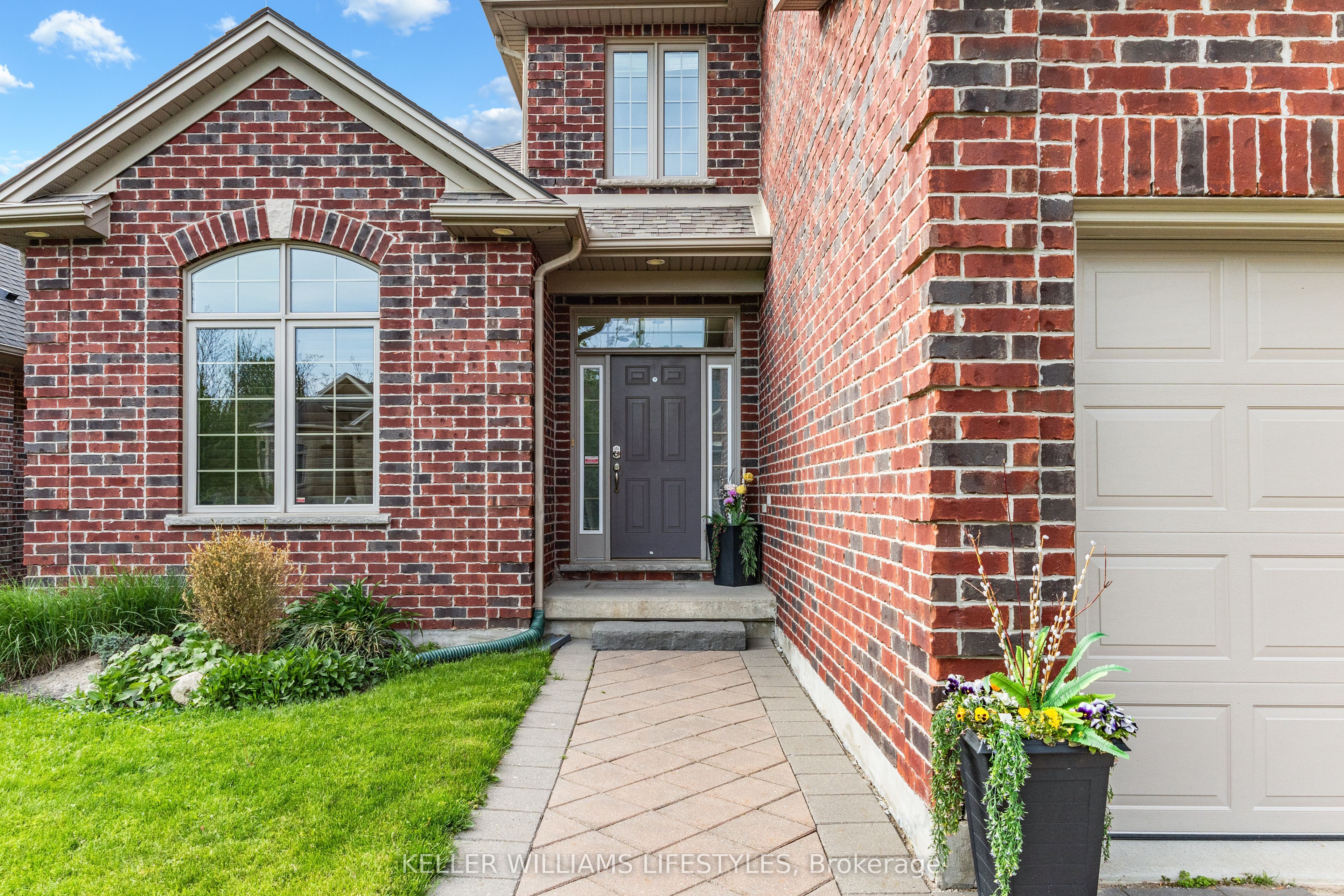 1238 Thamesridge Crescent Property Photo 4