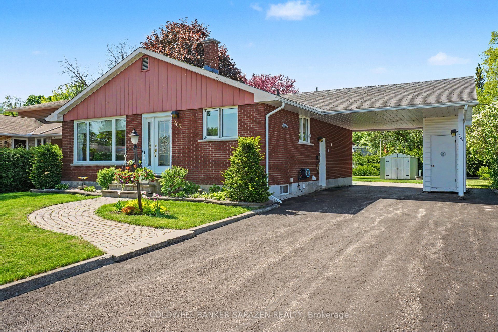 205 Airth Boulevard W Property Photo 1