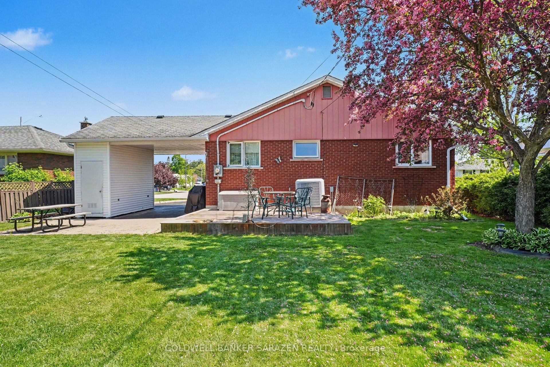 205 Airth Boulevard W Property Photo 3
