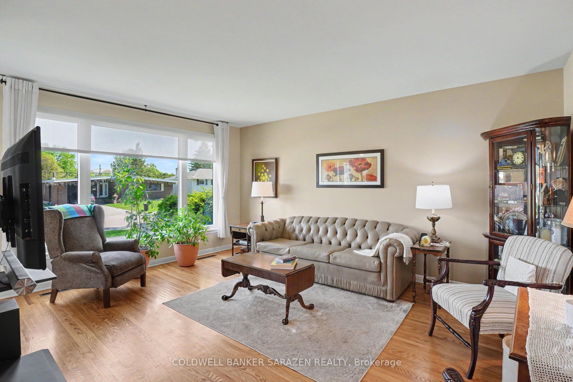 205 Airth Boulevard W Property Photo 5