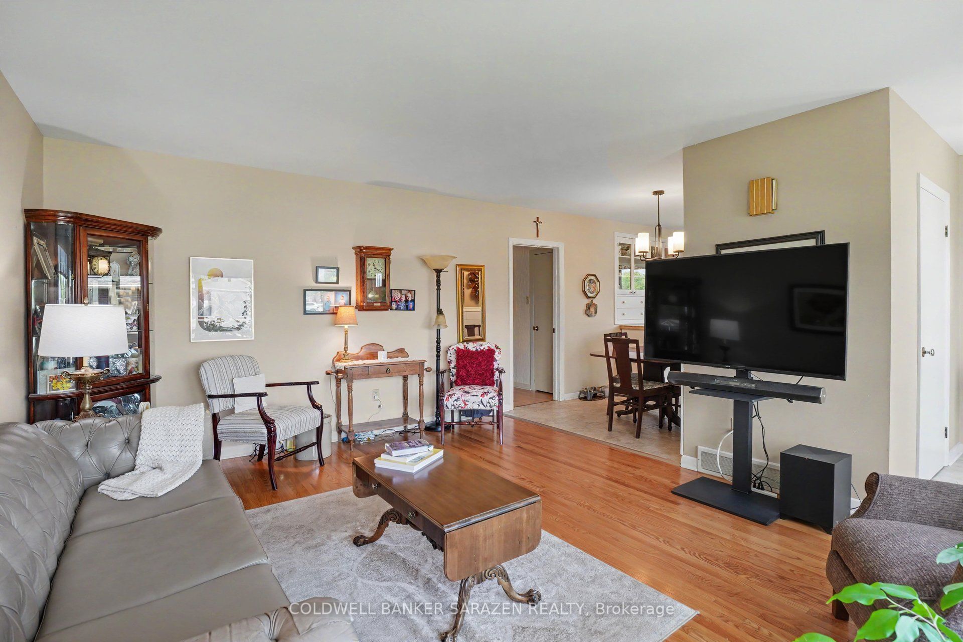 205 Airth Boulevard W Property Photo 6
