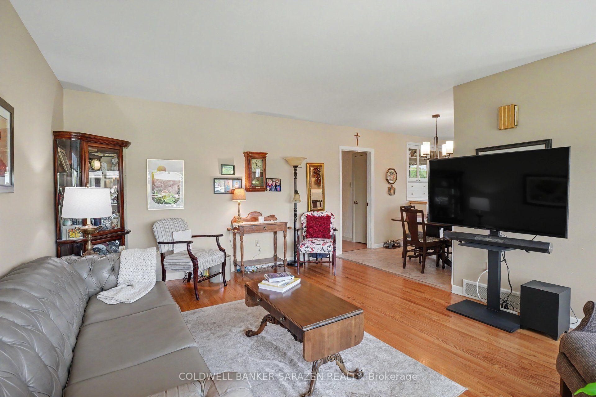 205 Airth Boulevard W Property Photo 7