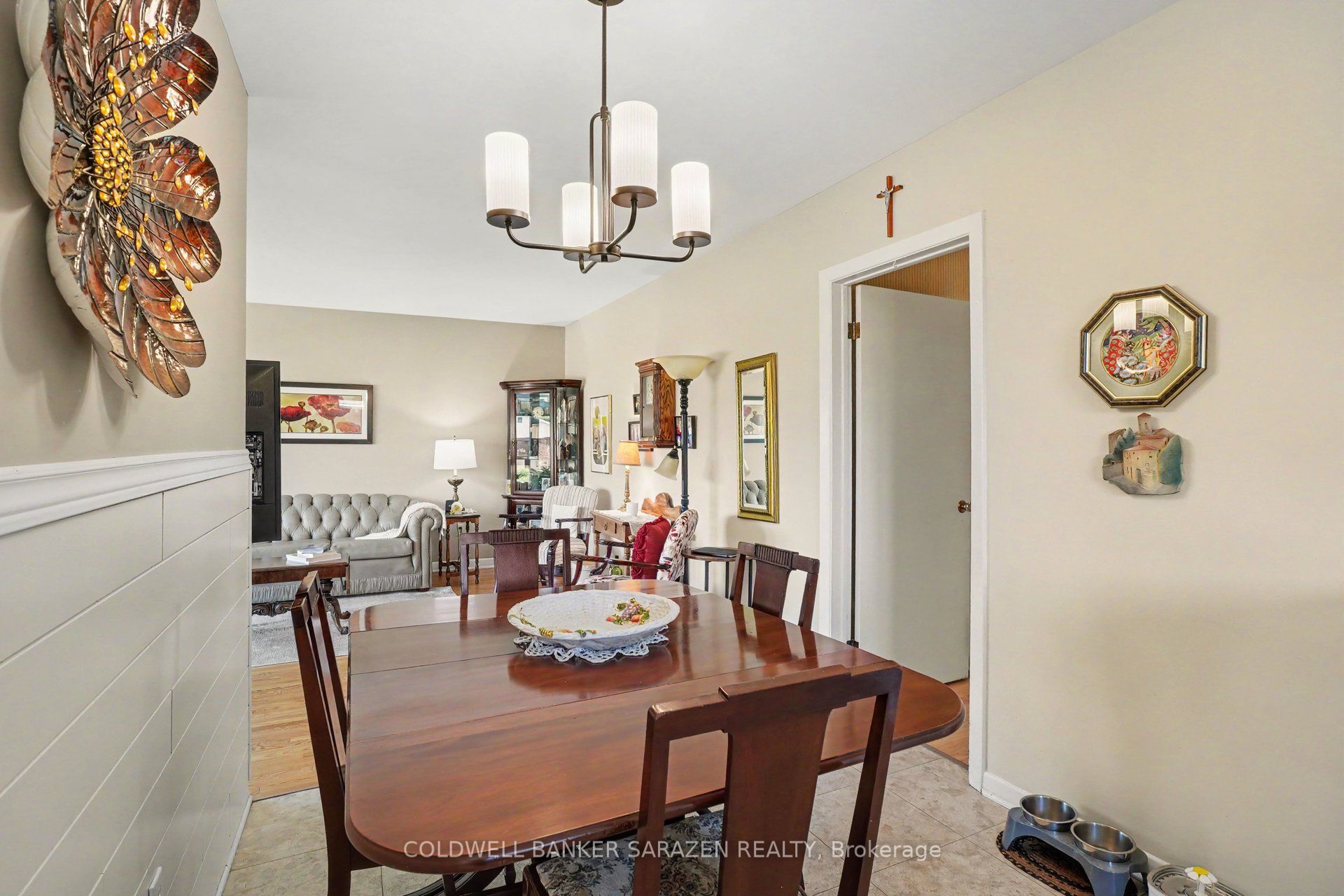 205 Airth Boulevard W Property Photo 8