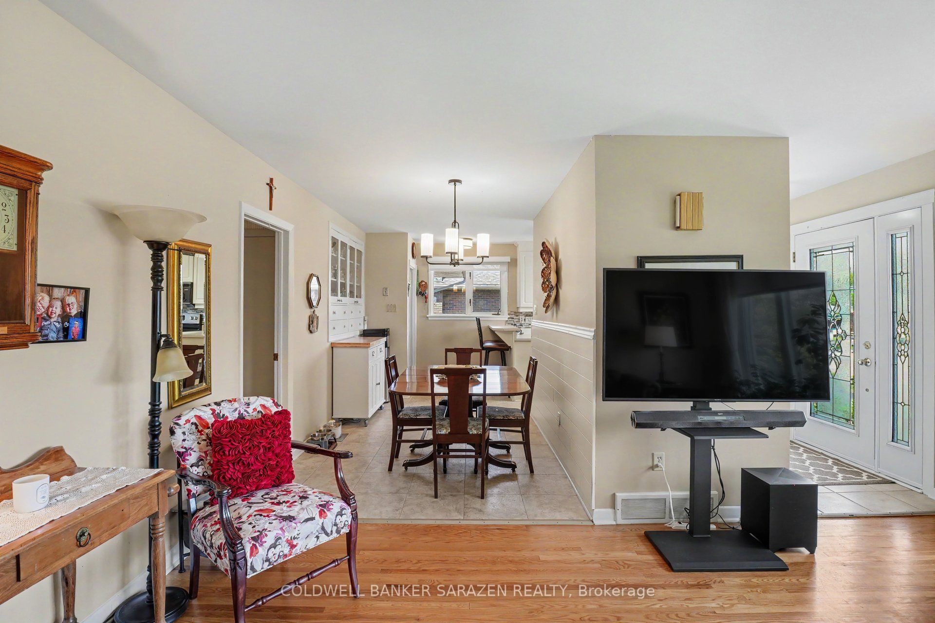 205 Airth Boulevard W Property Photo 9