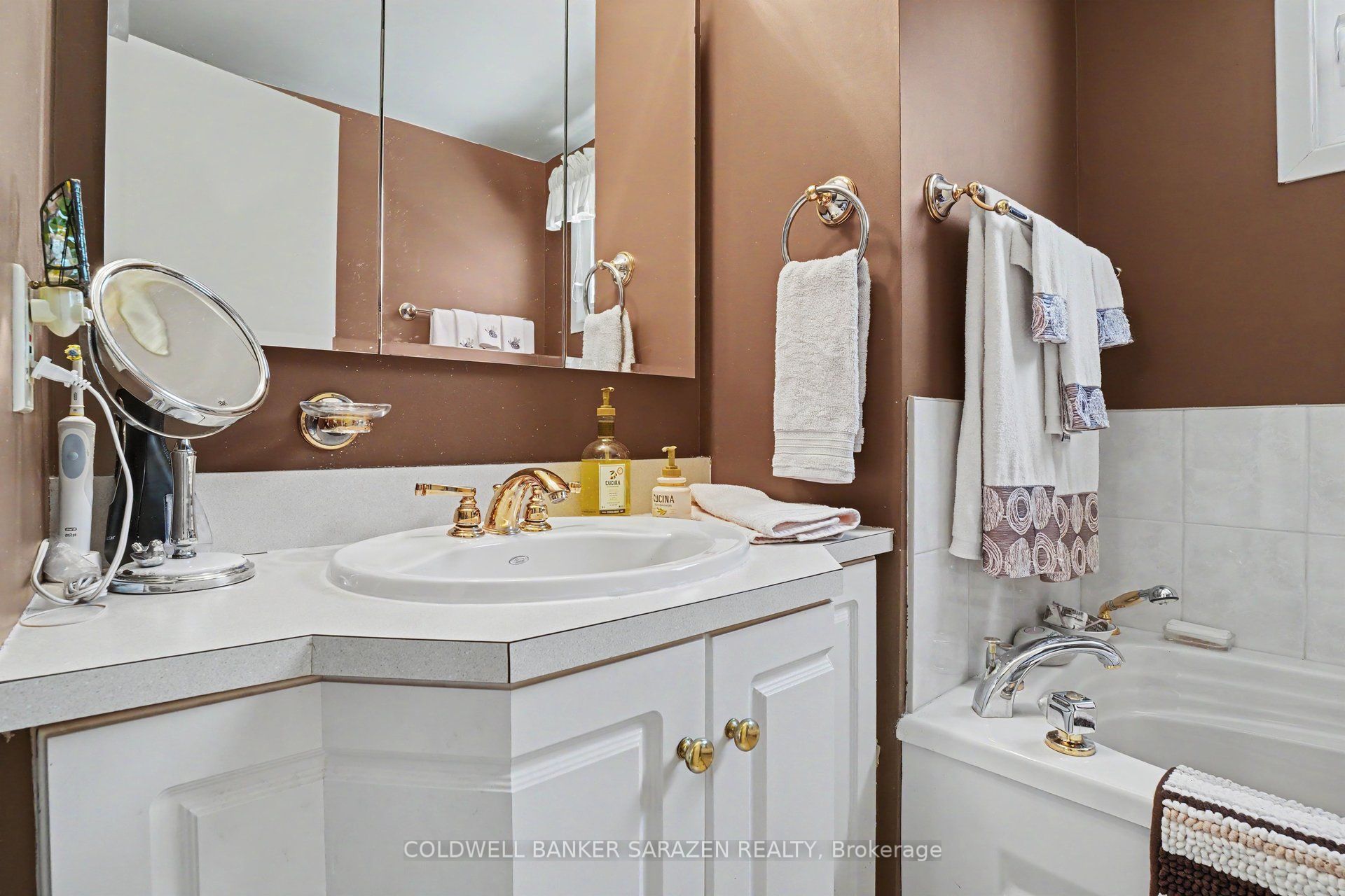 205 Airth Boulevard W Property Photo 12