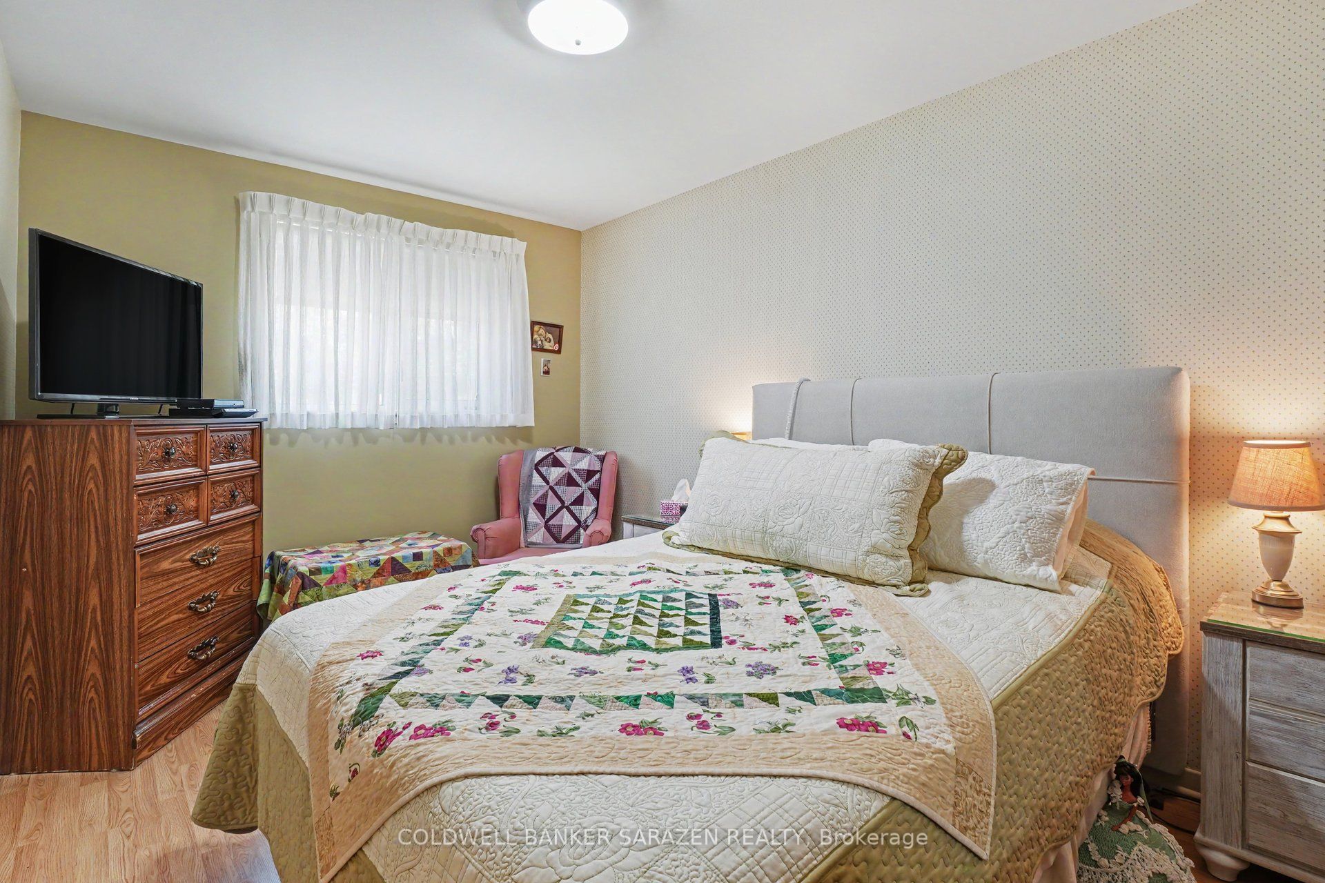 205 Airth Boulevard W Property Photo 16
