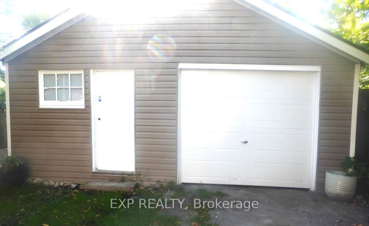 577 King Street Property Photo 8