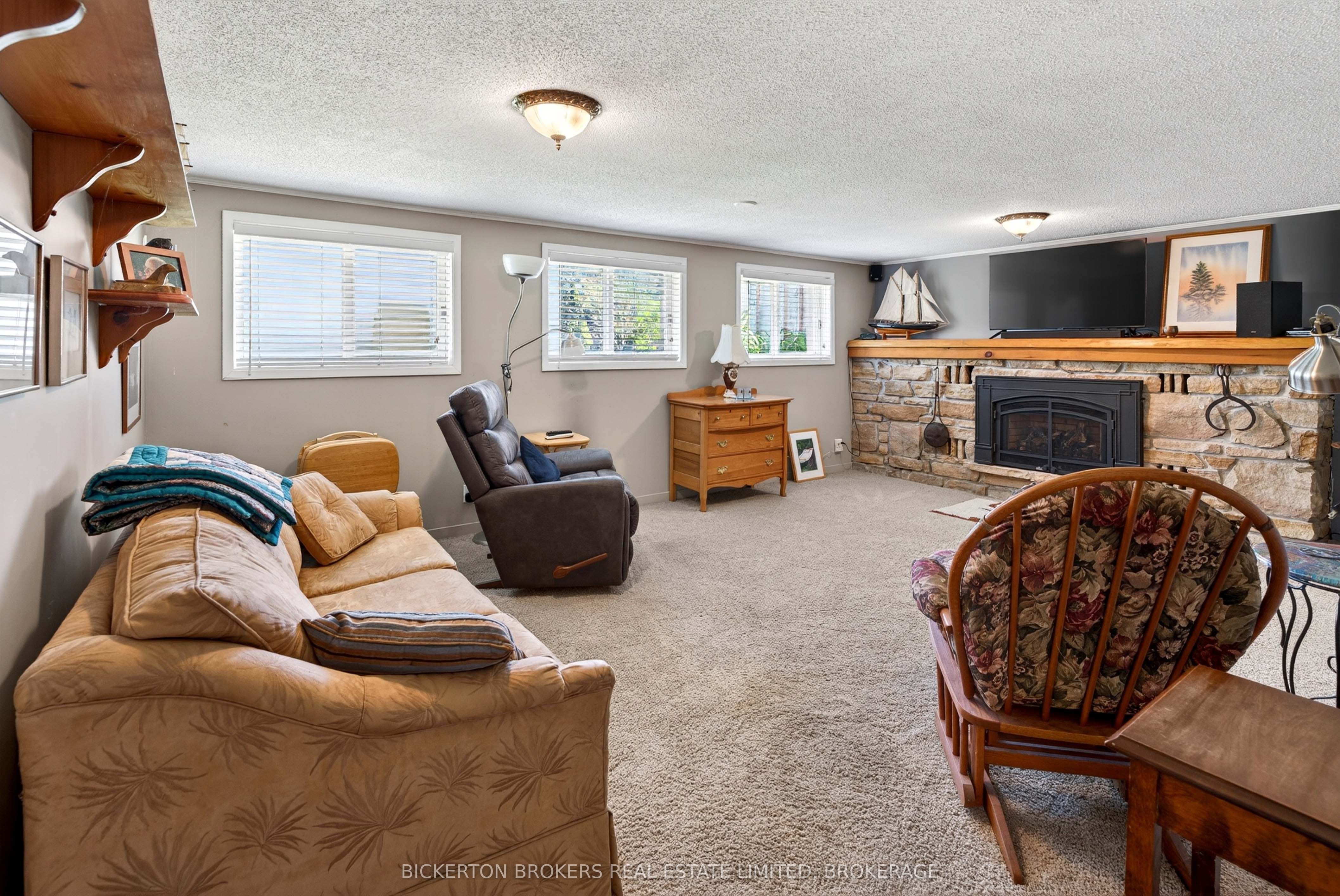 525 Pine Street E Property Photo 6