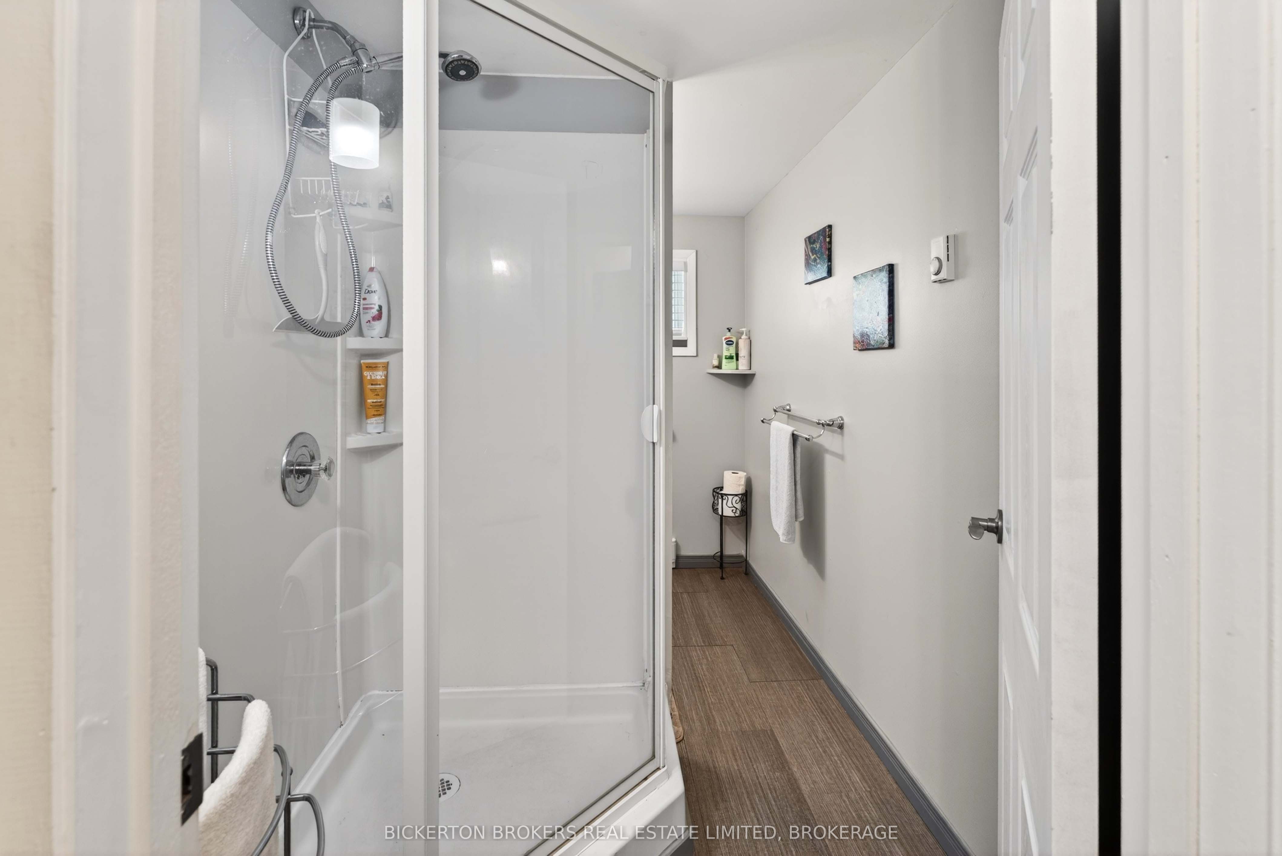 525 Pine Street E Property Photo 9