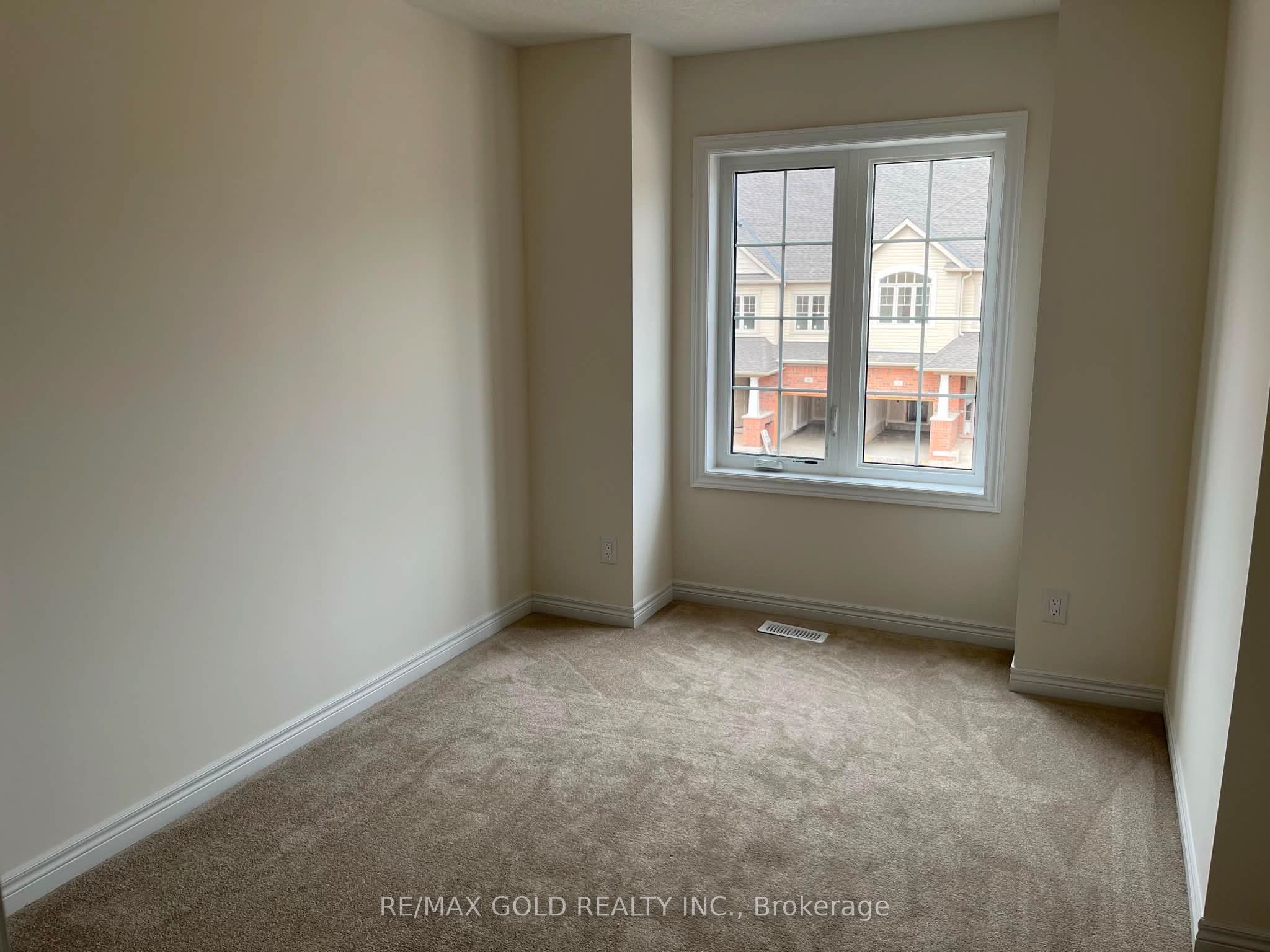 90 Grassbourne Avenue Property Photo 14
