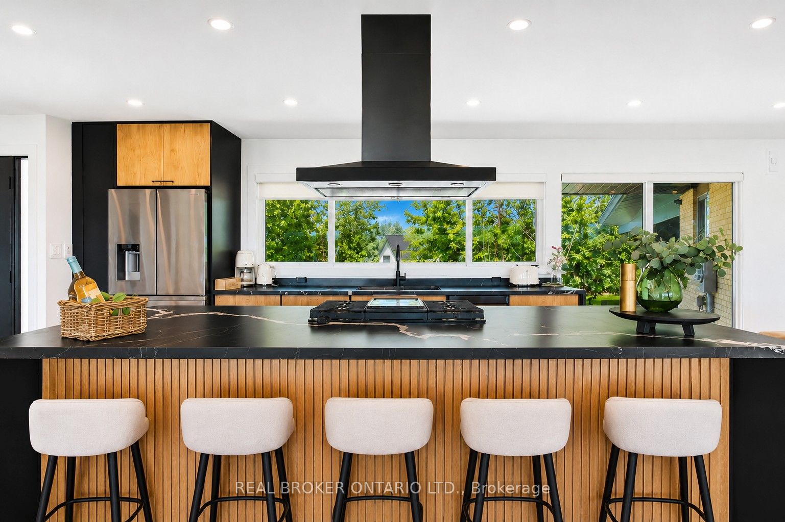 285 Balmy Beach Road Property Photo 11