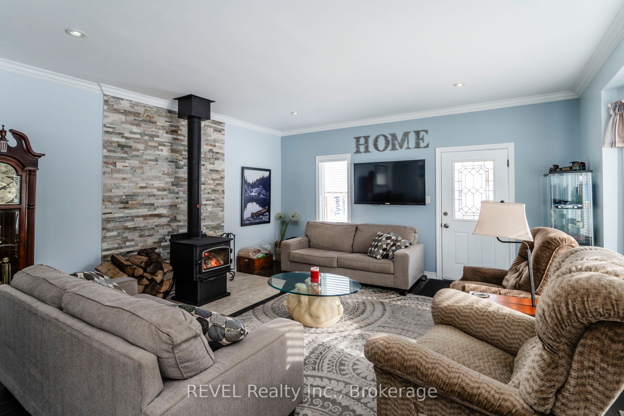 1006 River Street Property Photo 9