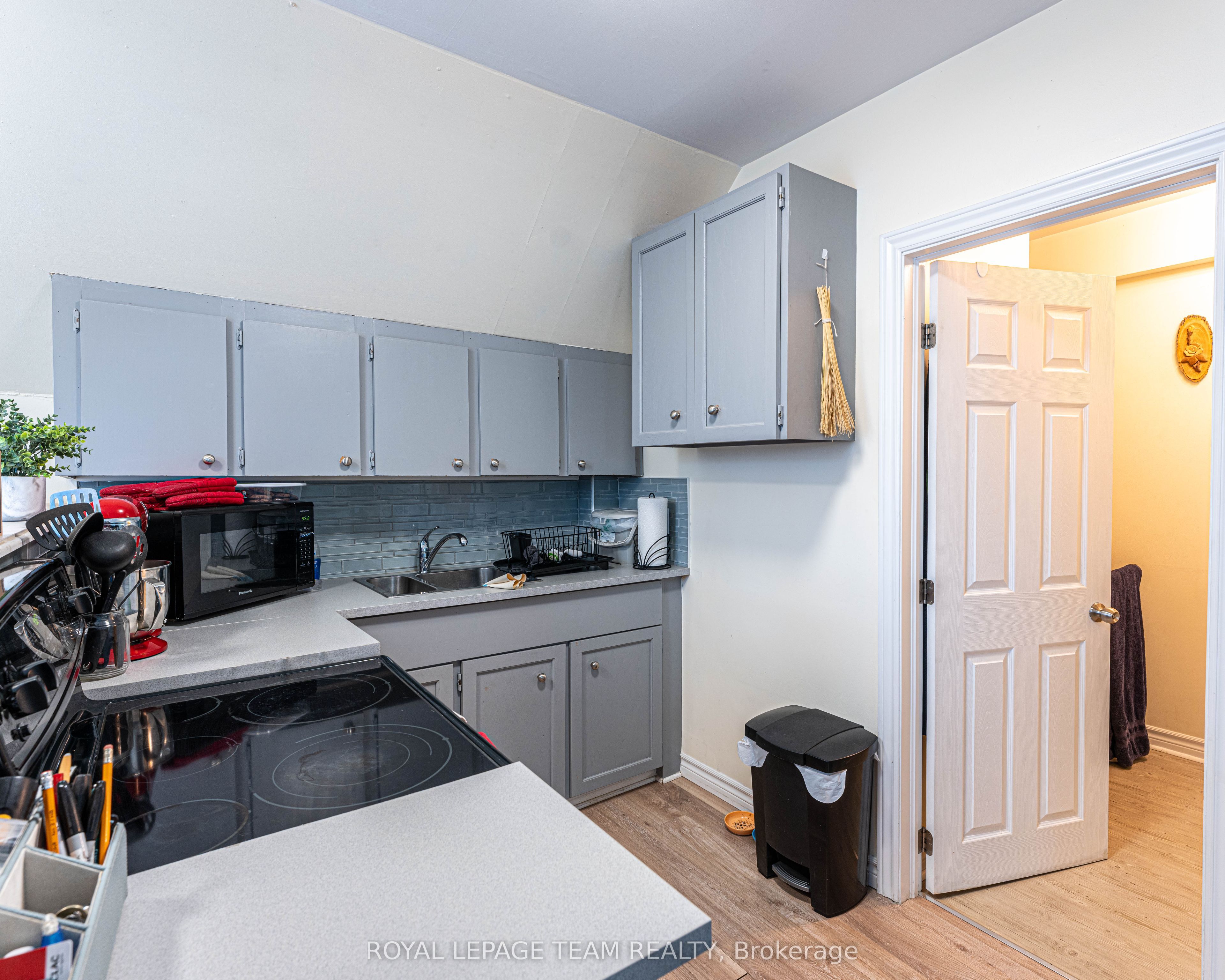 6607-6613 Fourth Line Road Property Photo 13