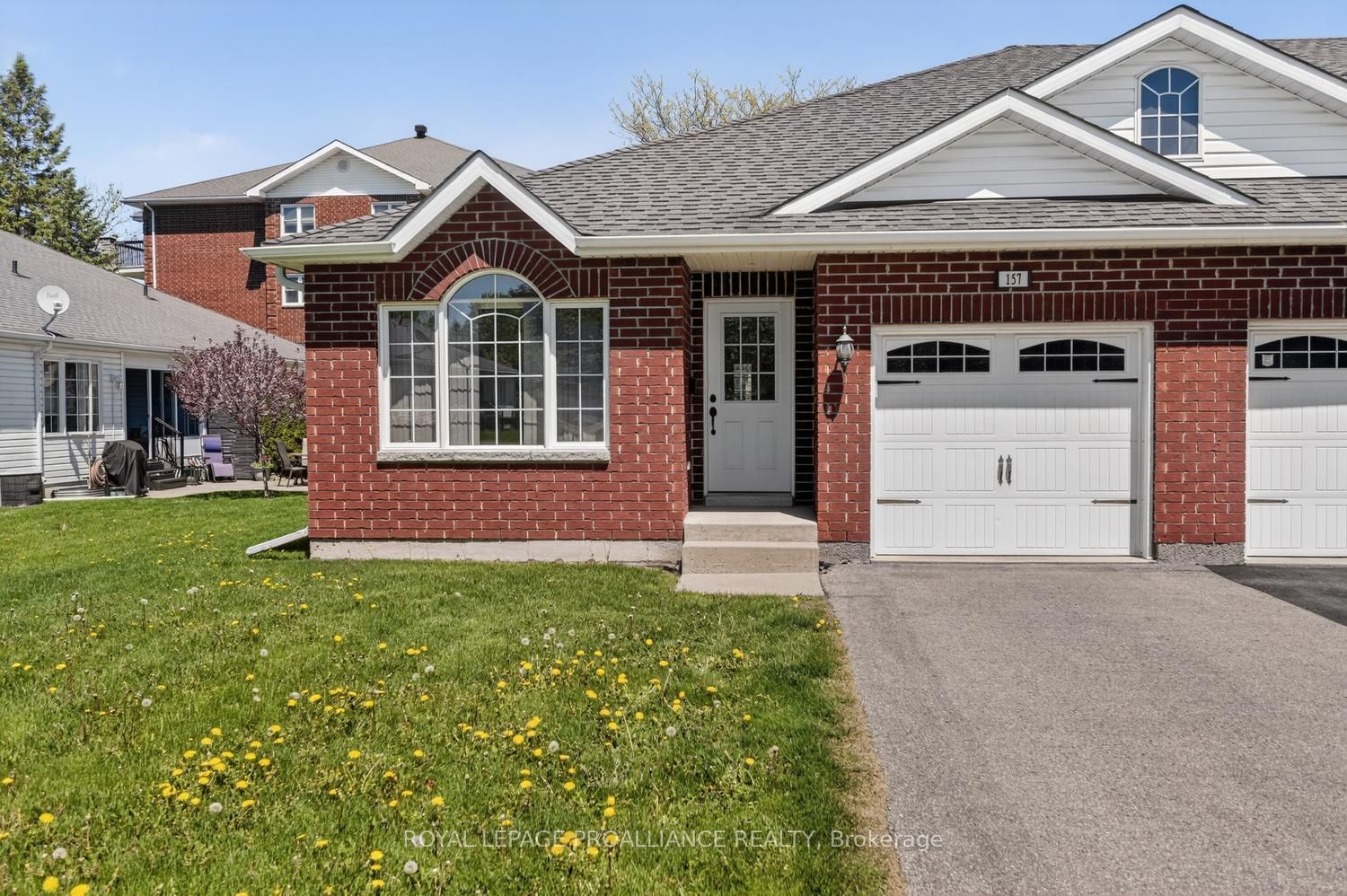 157 Steacy Gardens E Property Photo 1