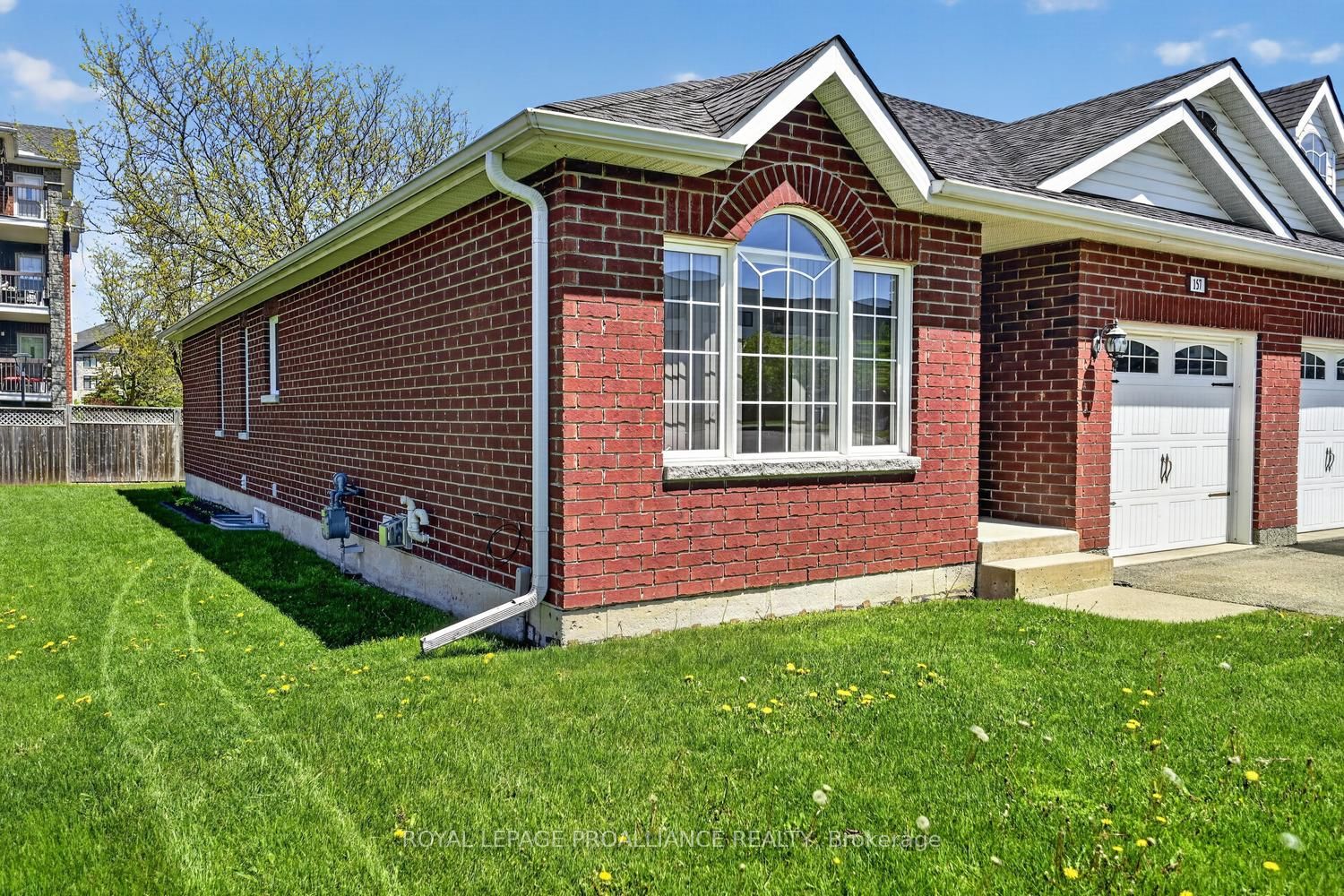157 Steacy Gardens E Property Photo 2