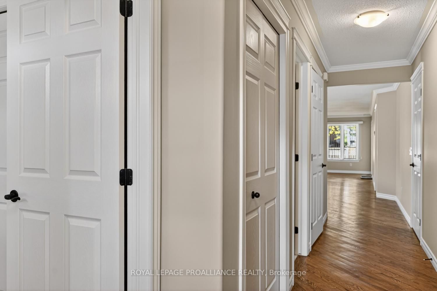 157 Steacy Gardens E Property Photo 3