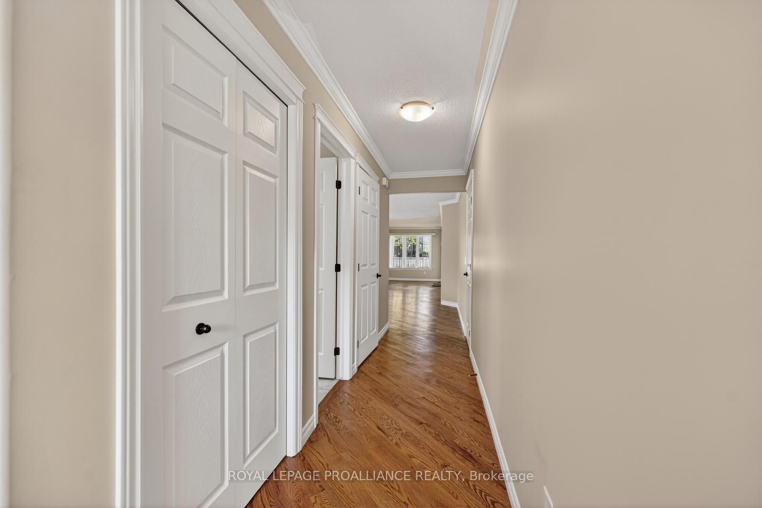 157 Steacy Gardens E Property Photo 4