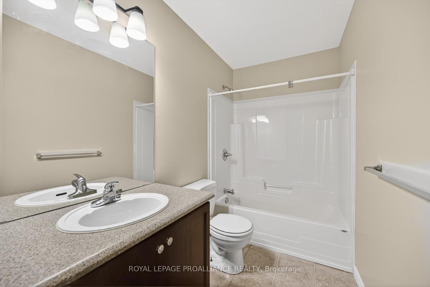 157 Steacy Gardens E Property Photo 5