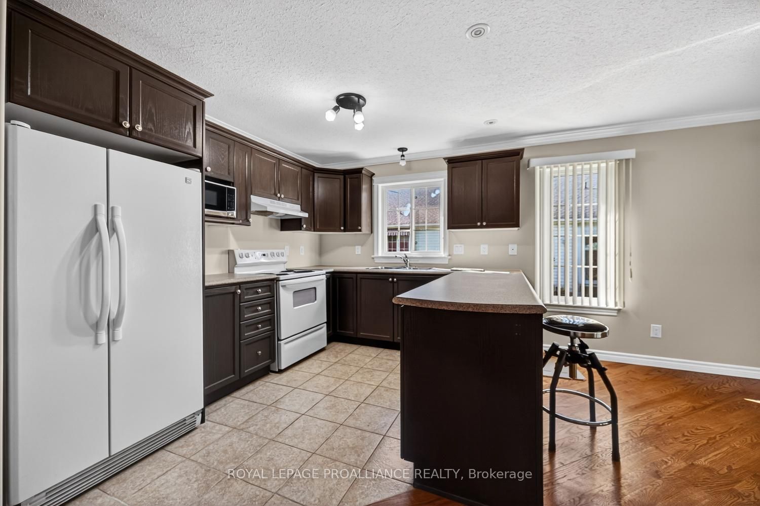157 Steacy Gardens E Property Photo 7