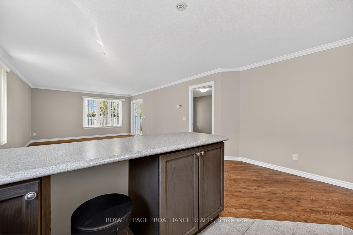 157 Steacy Gardens E Property Photo 9