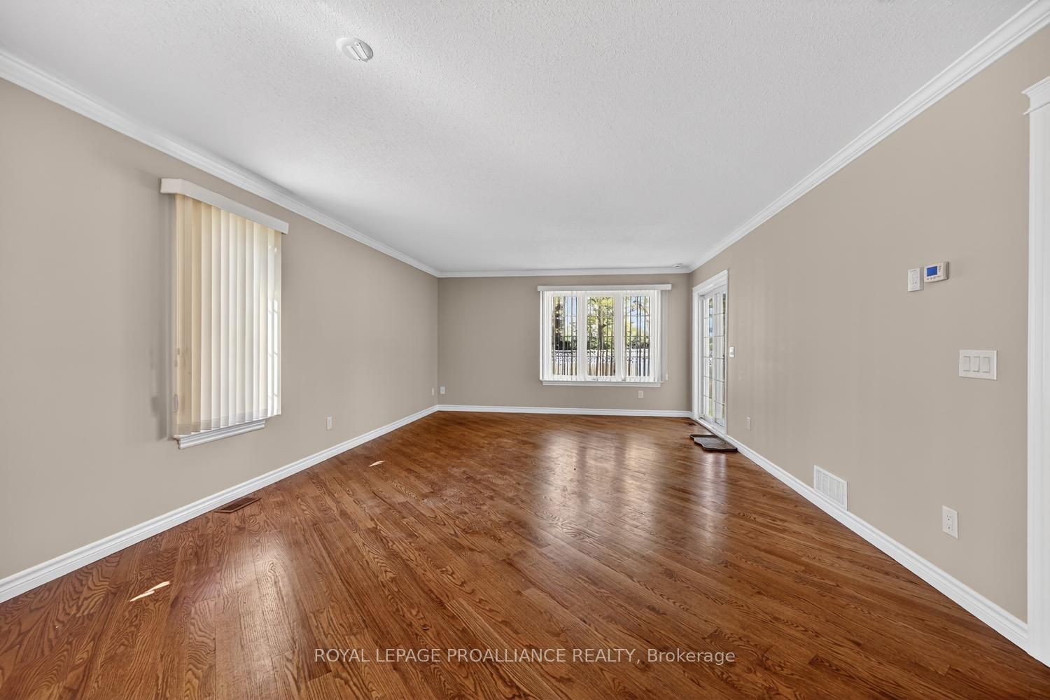 157 Steacy Gardens E Property Photo 10