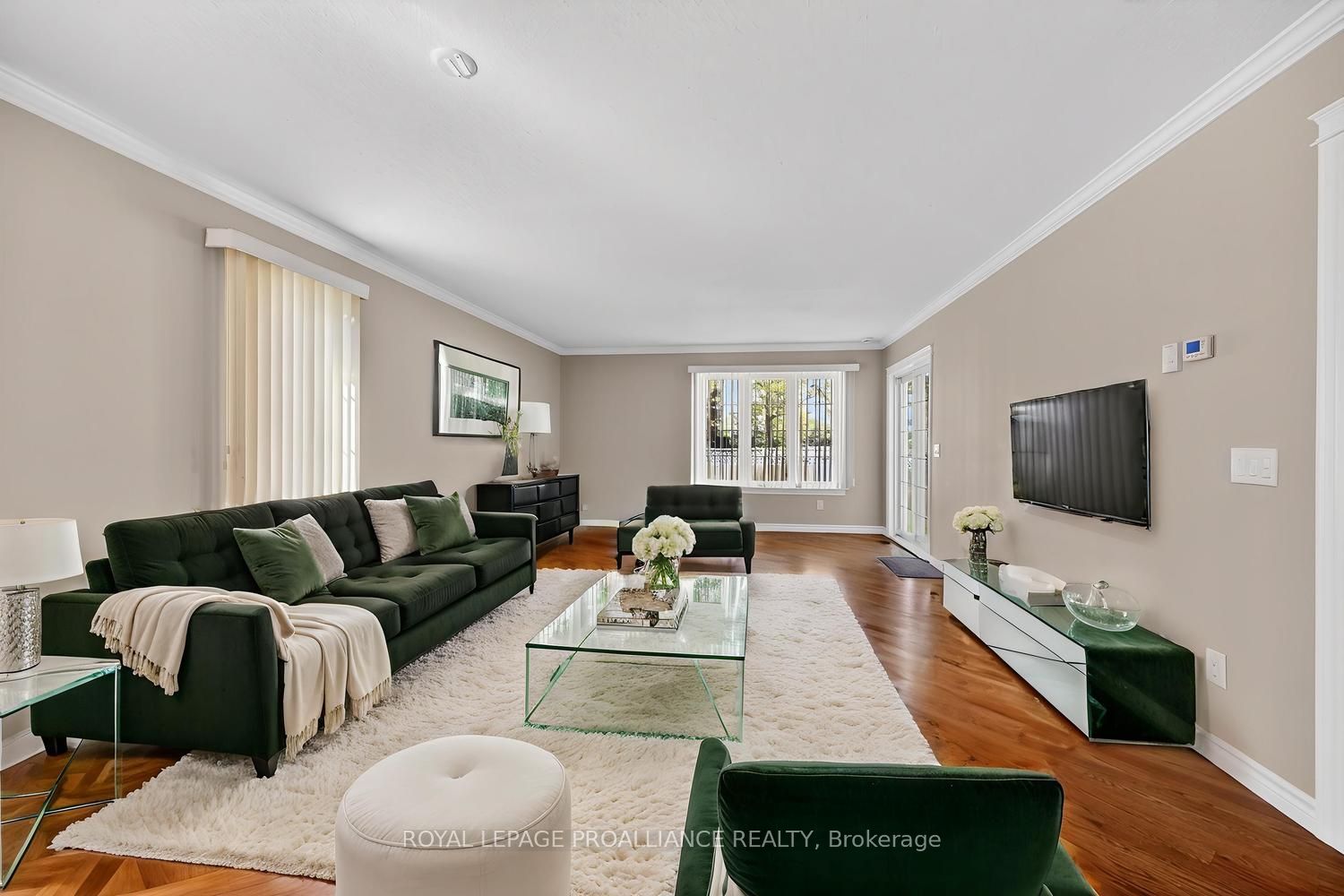 157 Steacy Gardens E Property Photo 11