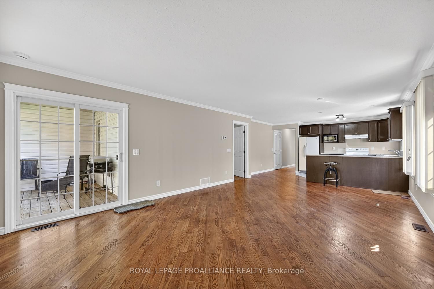 157 Steacy Gardens E Property Photo 12