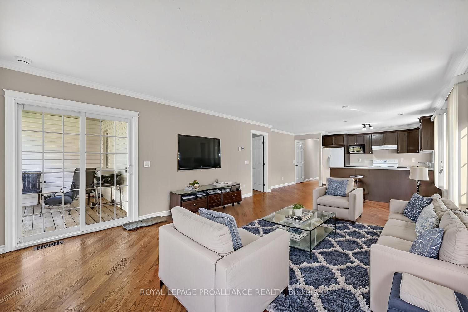 157 Steacy Gardens E Property Photo 13